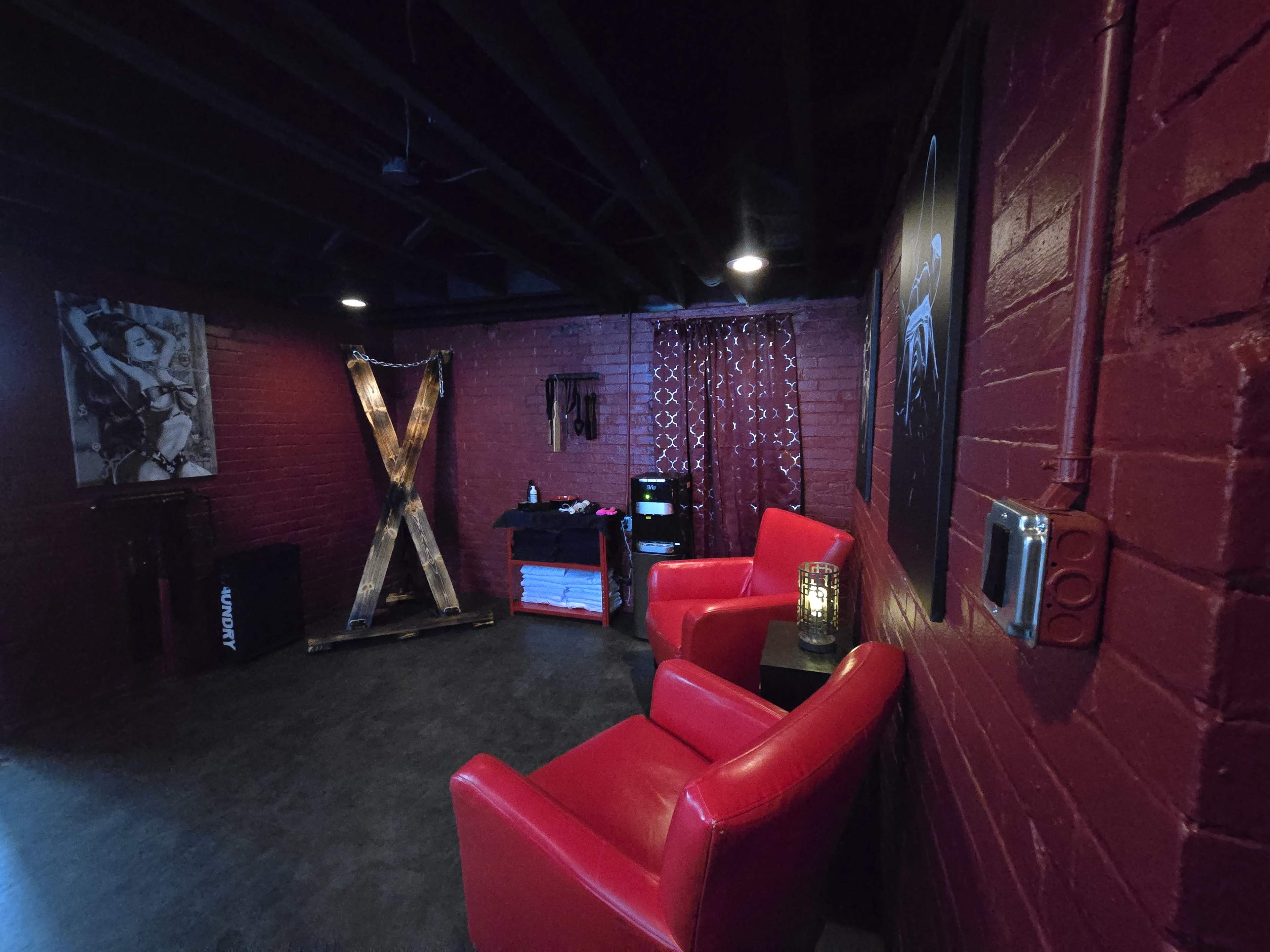 Converted Estate Perfect for Photography or Social Events Image in Islandview, Detroit, MI