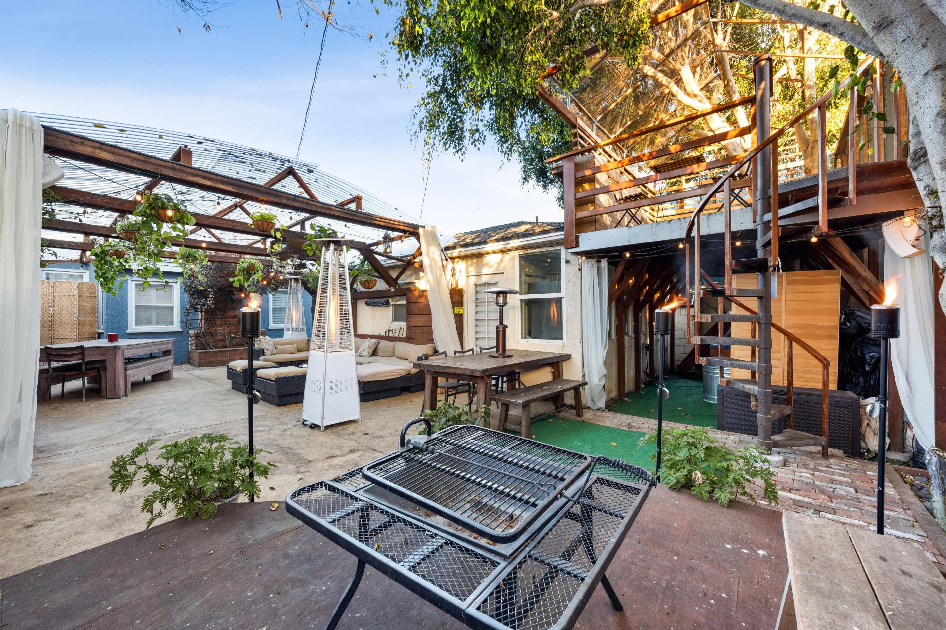 Large Magical Outdoor Space in Inglewood Image in Hyde Park, Los Angeles, CA