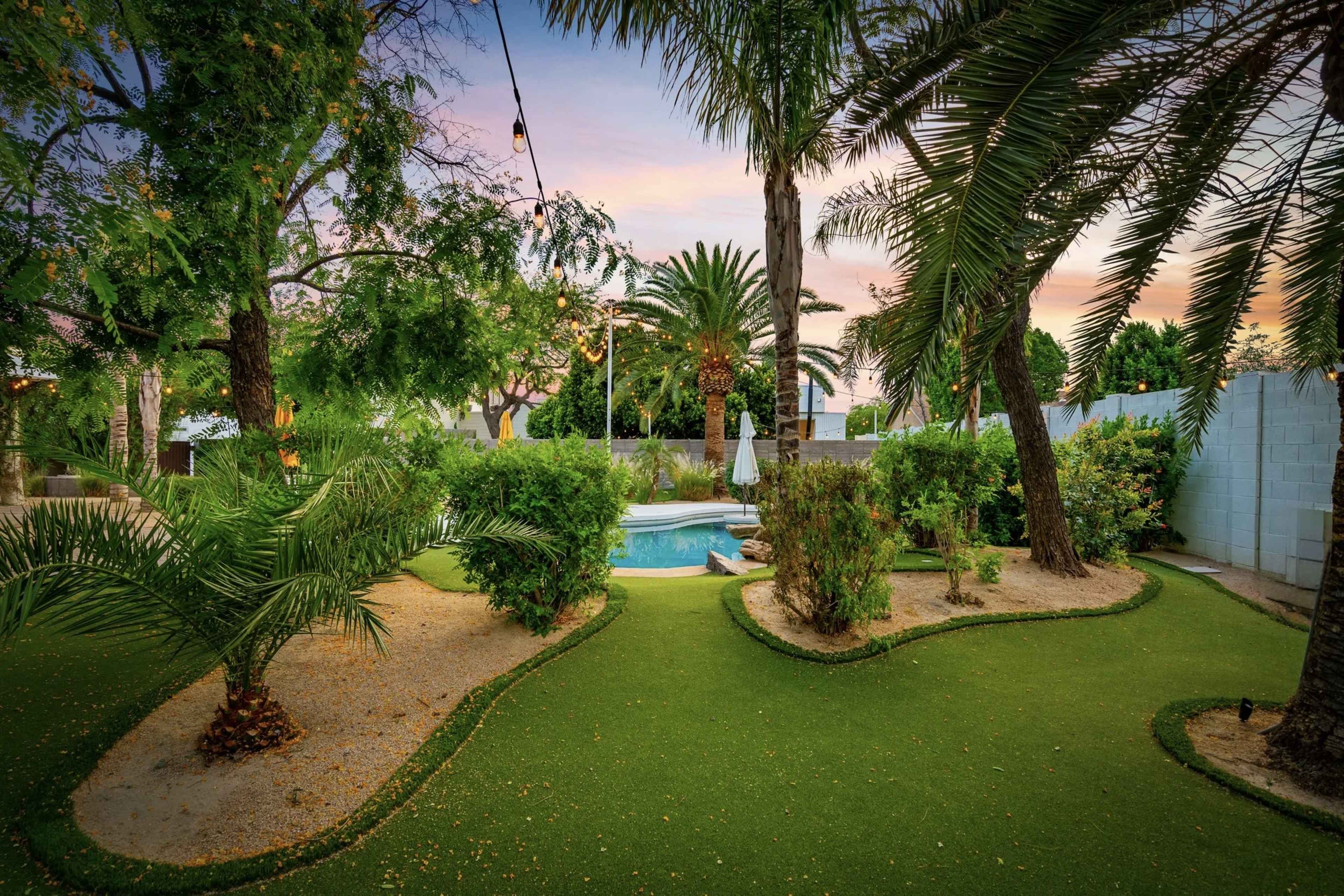 Paradise in the desert? Yup. Plus MINI GOLF! Image in Paradise Valley Village, Phoenix, AZ