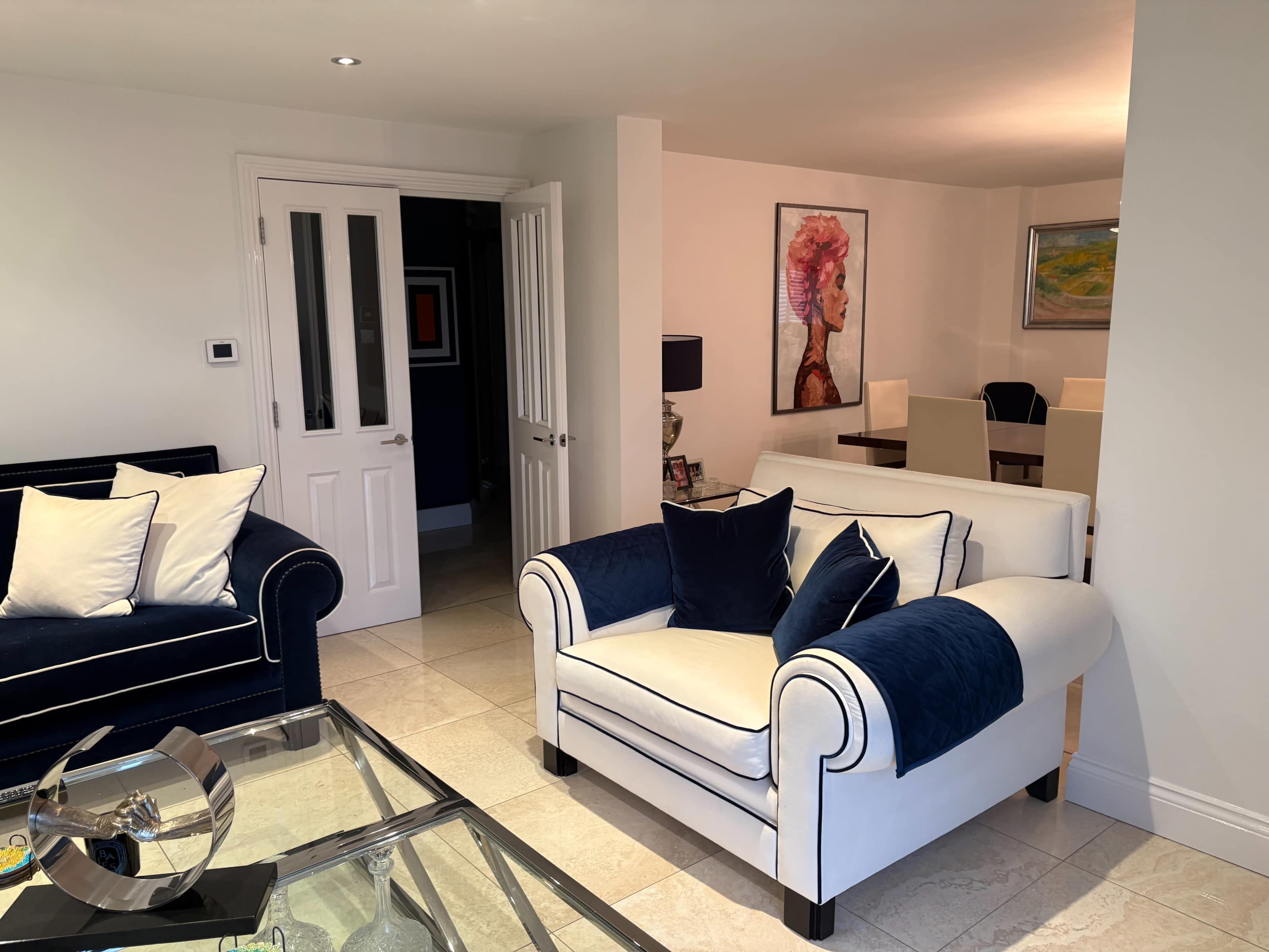 Contemporary Luxury Apartment Image in Hendon, LONDON, ENG