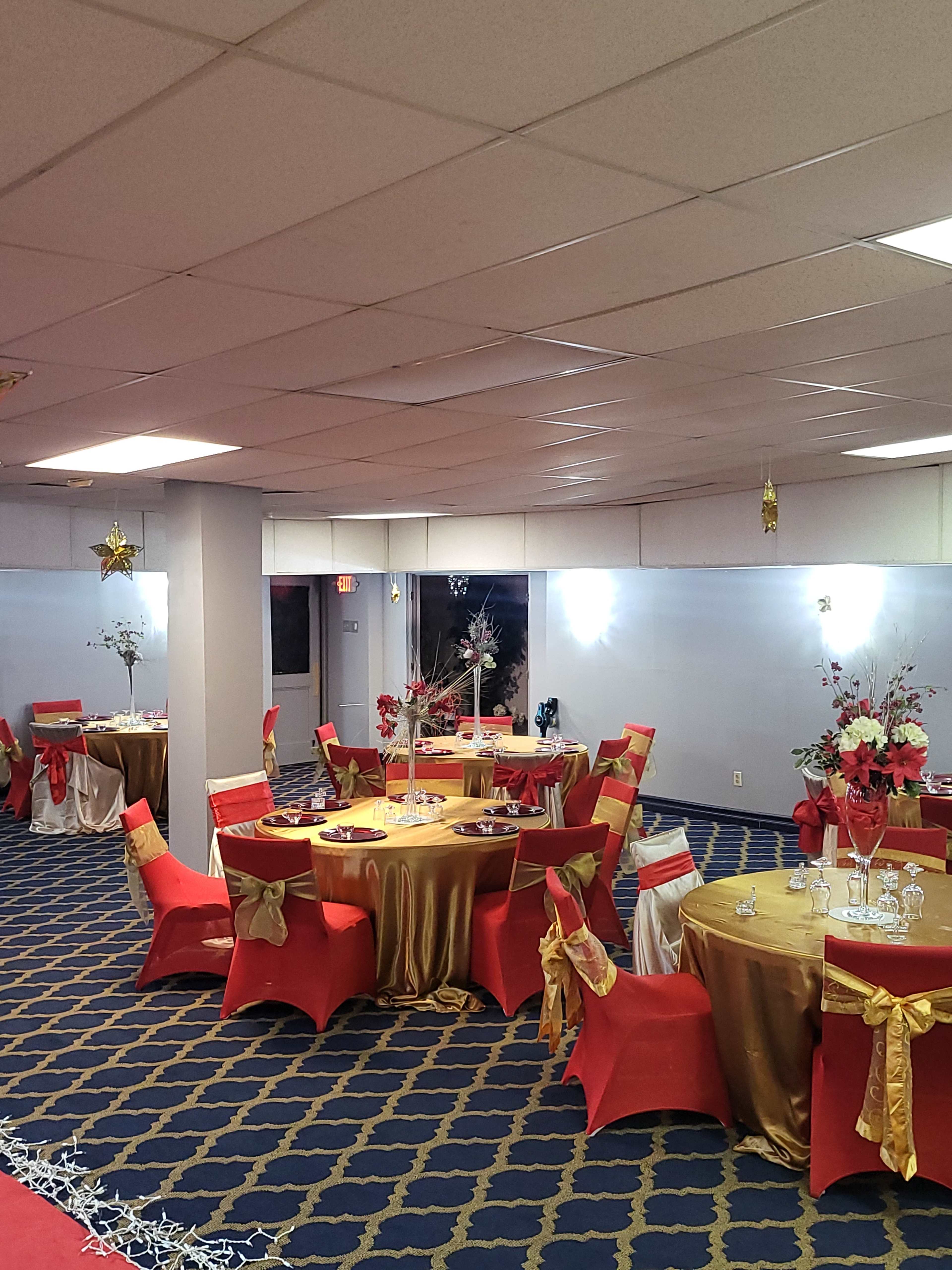 Suburban location with ample free parking Image in Bedford, Bedford, OH