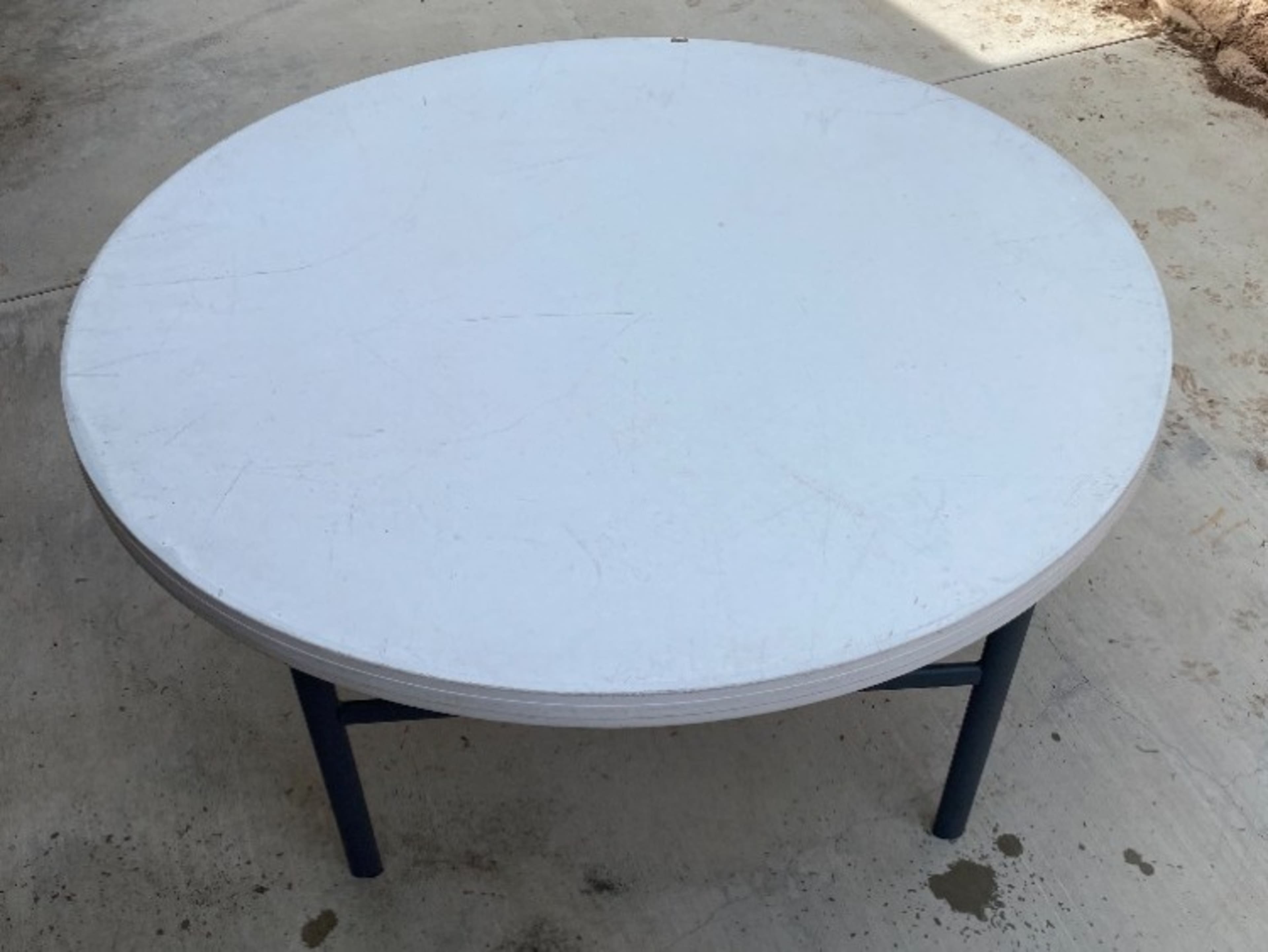 6ft. Round Table