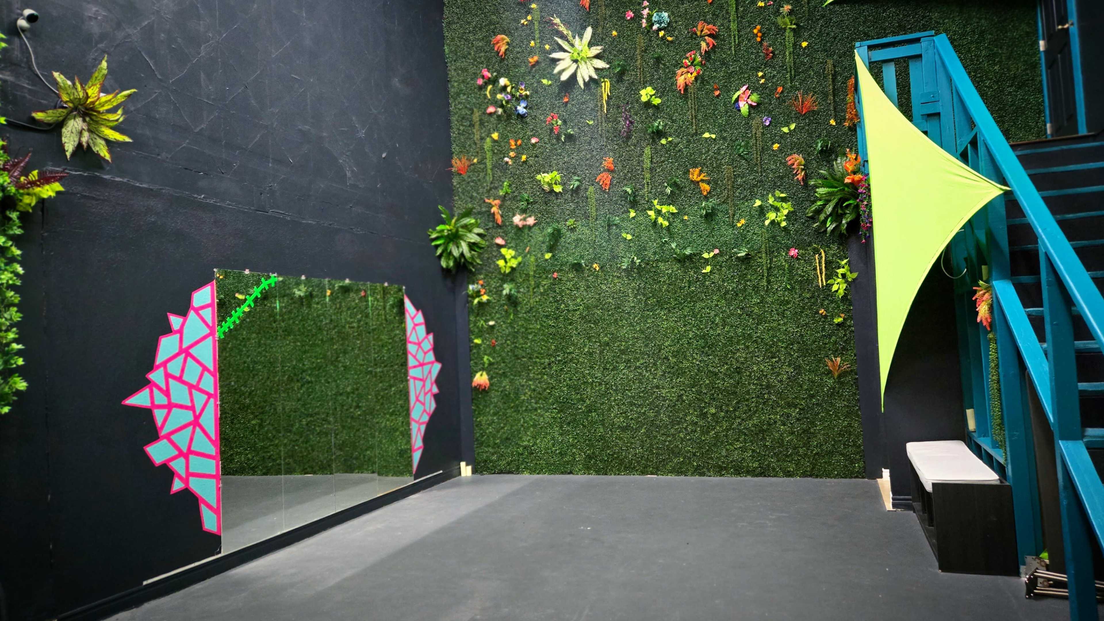 Dance Floor with Mirrors & Bright Industrial Vibe Image in Paradise, Las Vegas, NV