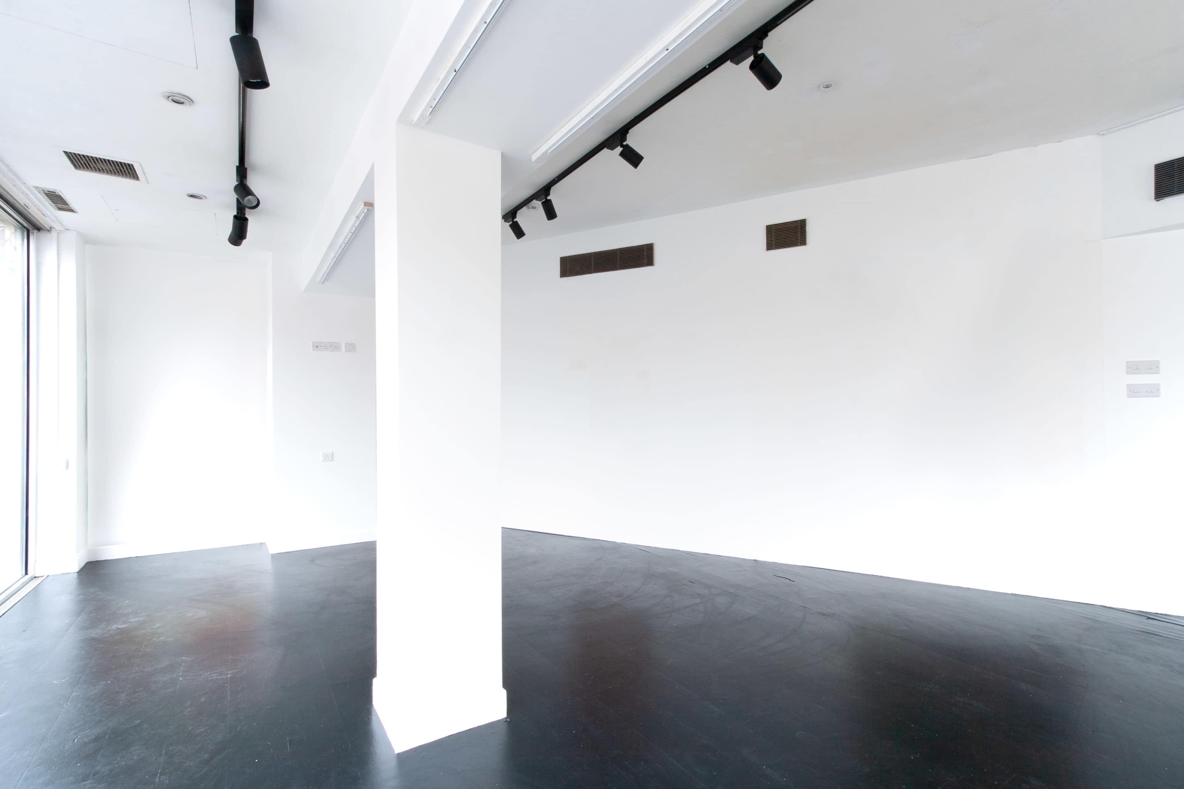 Corner Gallery Chalk Farm Image in Chalk Farm, London, ENG