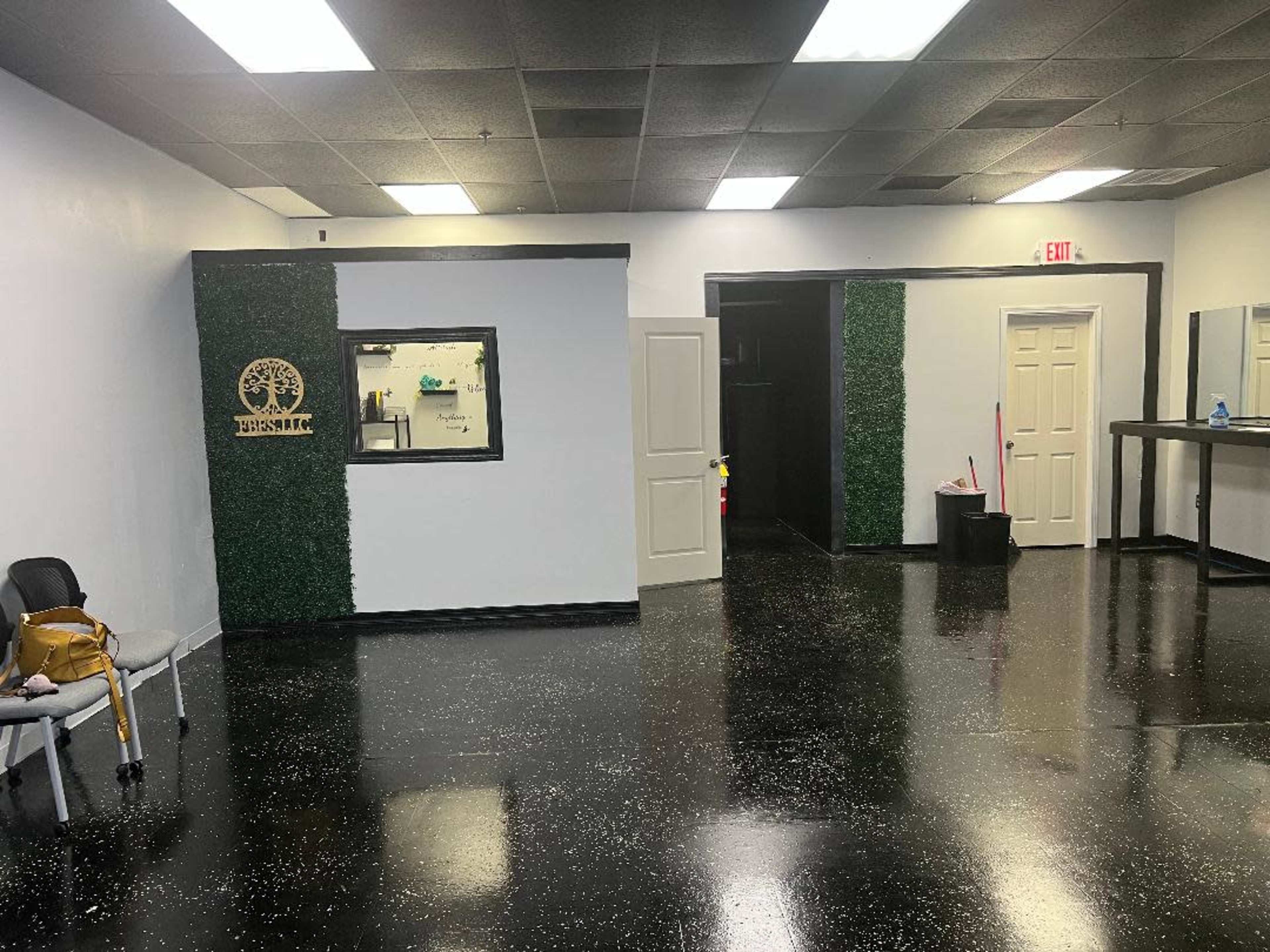 City Open and Airy space, with Mirror Walls Image in , Stone Mountain, GA