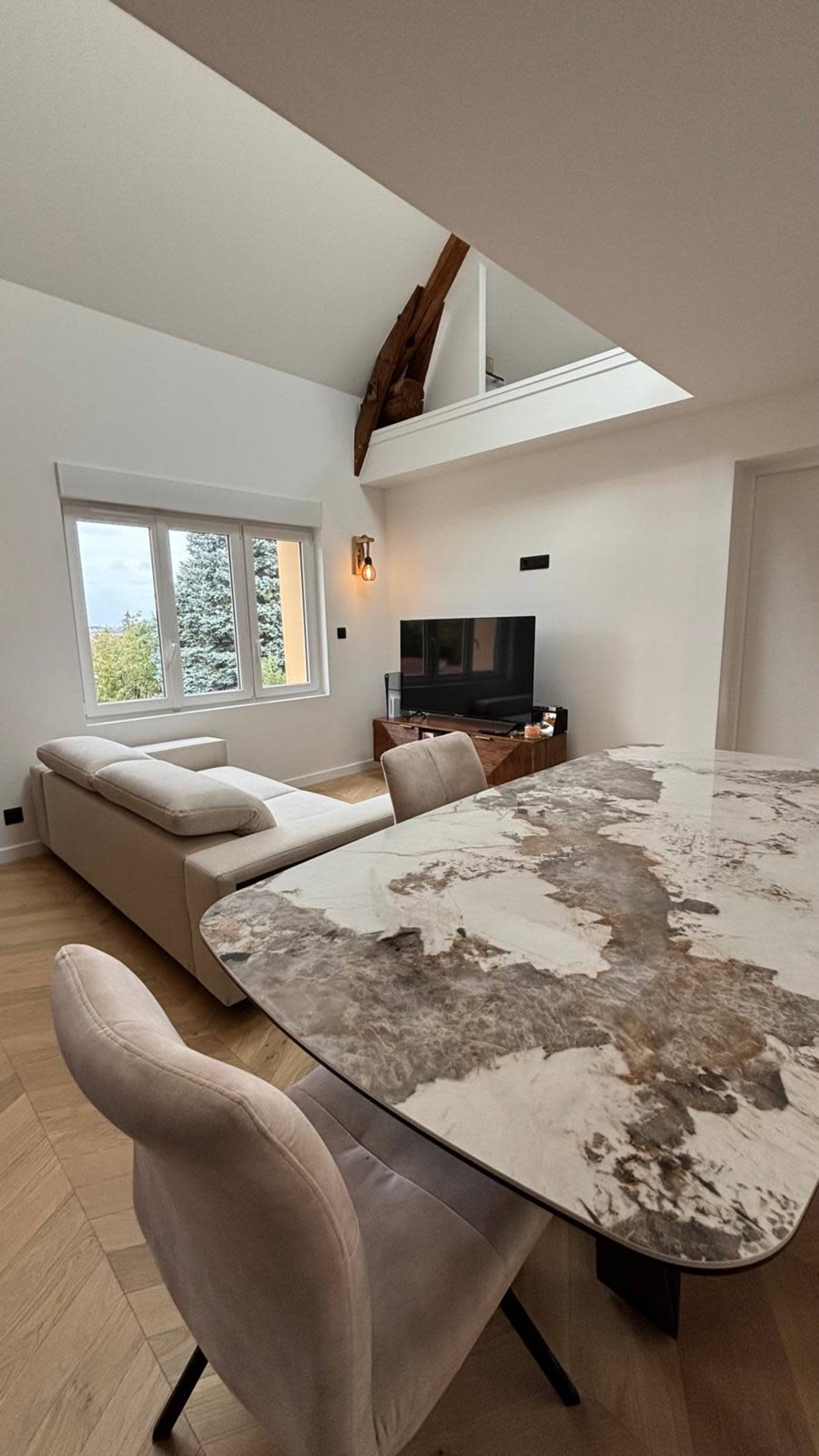 Appartement d'architecte avec vue sur le clocher Image in , Mennecy