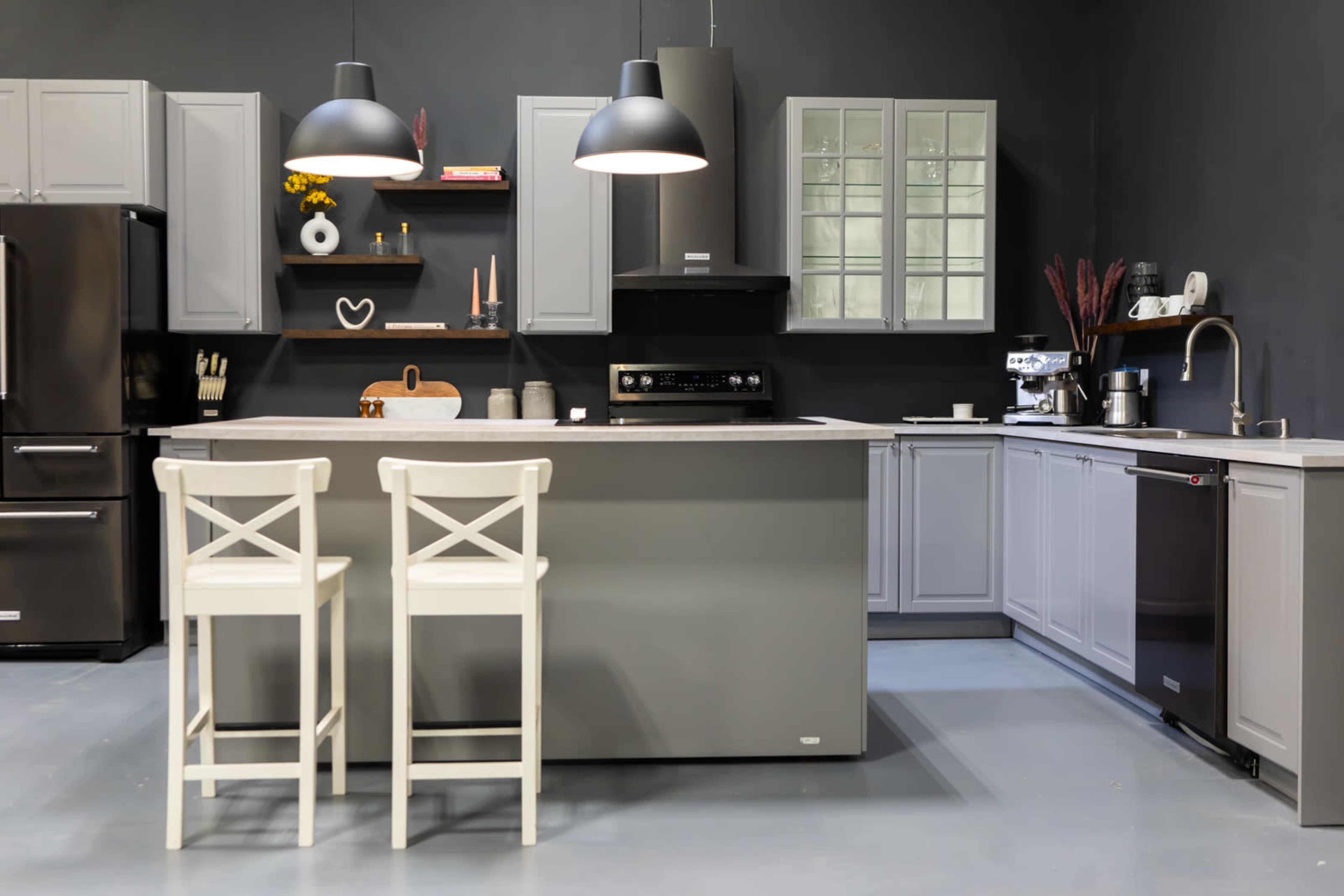 Multi-use Photo & Video Studio with Full Kitchen and Cyclorama Wall Image in West Humber-Clairville, Etobicoke, ON