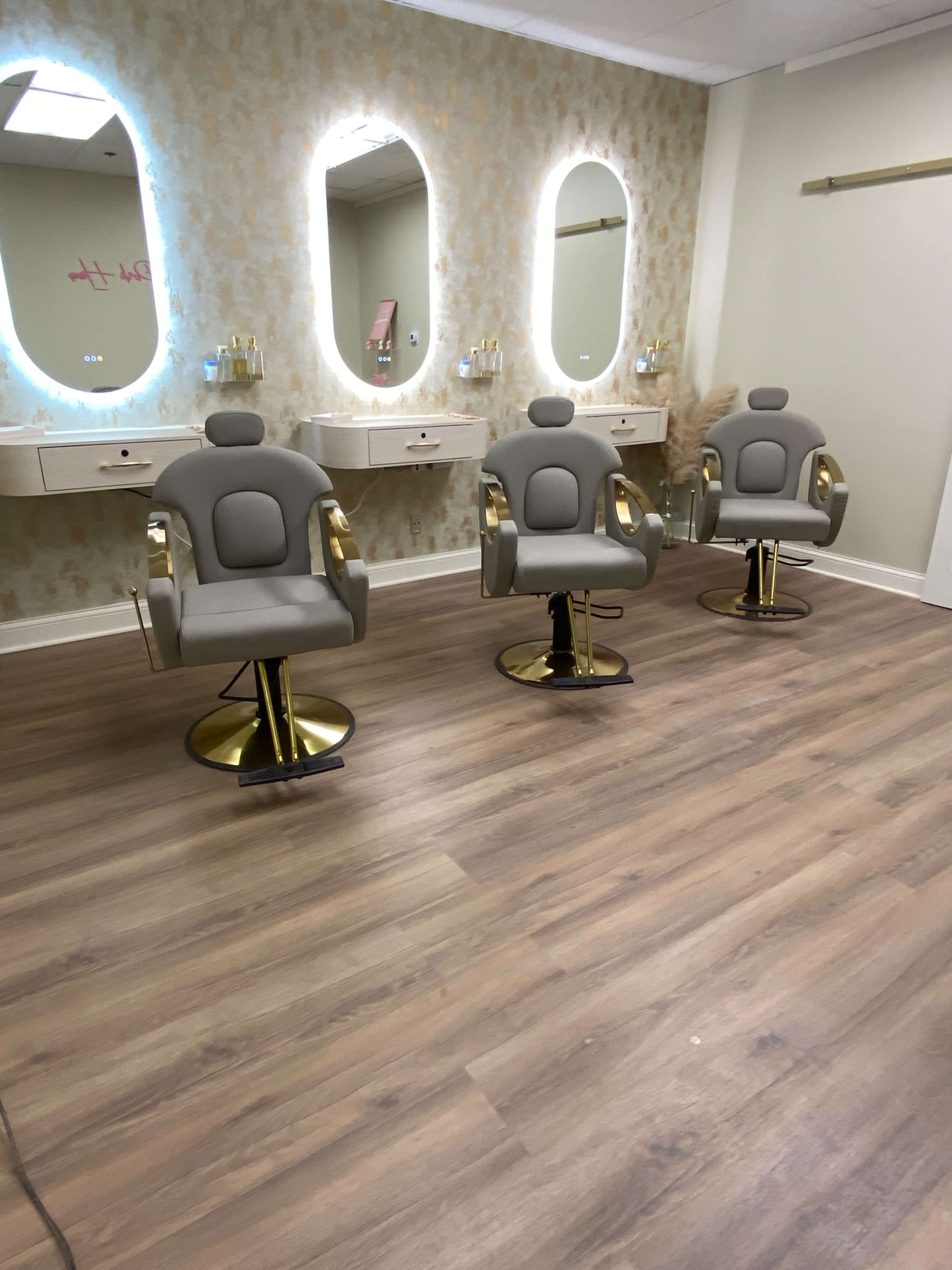 Warming & Intimate Golden Studio In Central Location Image in Bremen Township, Oak Forest, IL