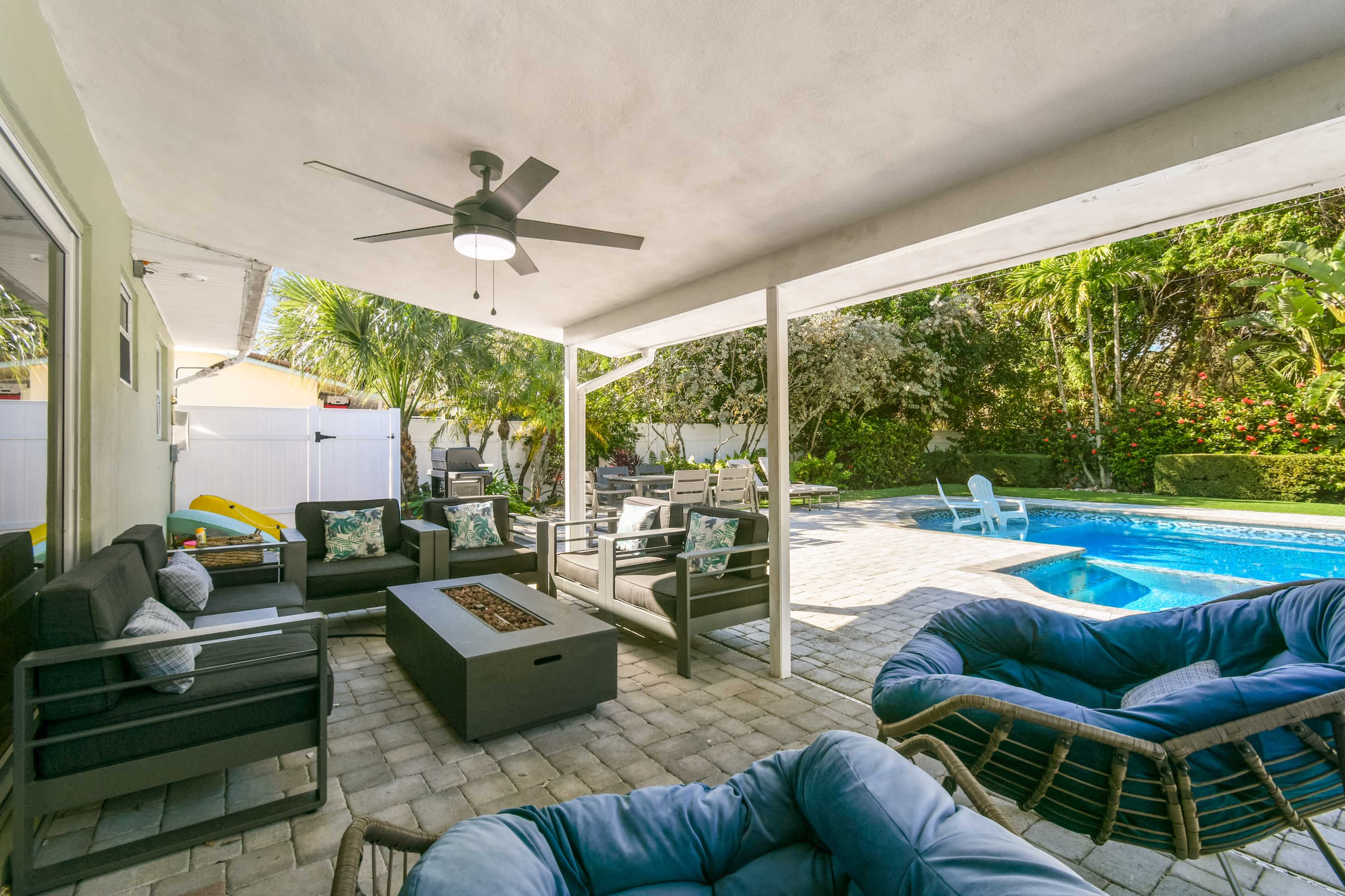 Tropical 4 Bedroom House Image in , Tequesta, FL