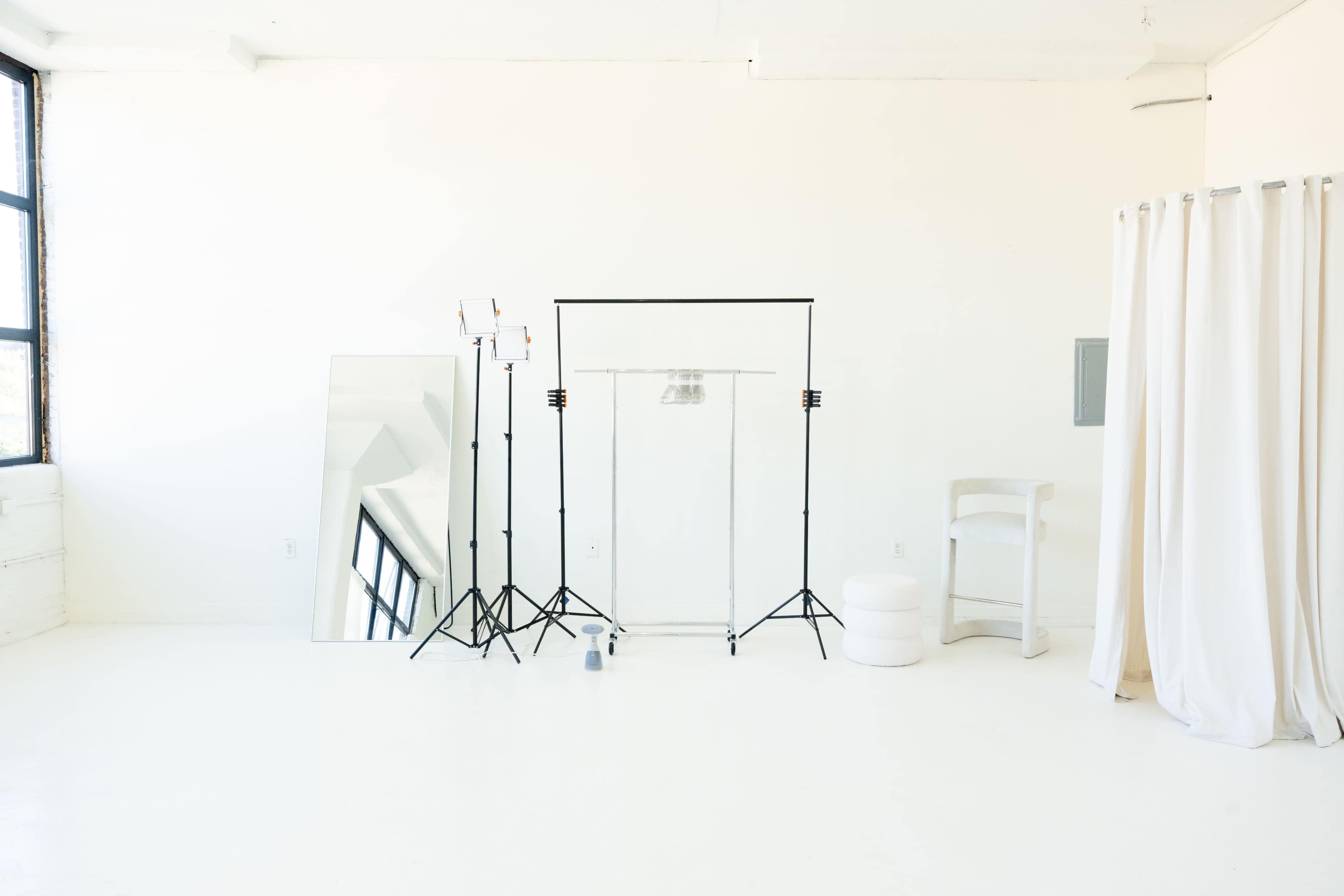 Multi-Use Studio with Natural Light + Trendy Furniture Image in Northeast Philadelphia, Philadelphia, PA