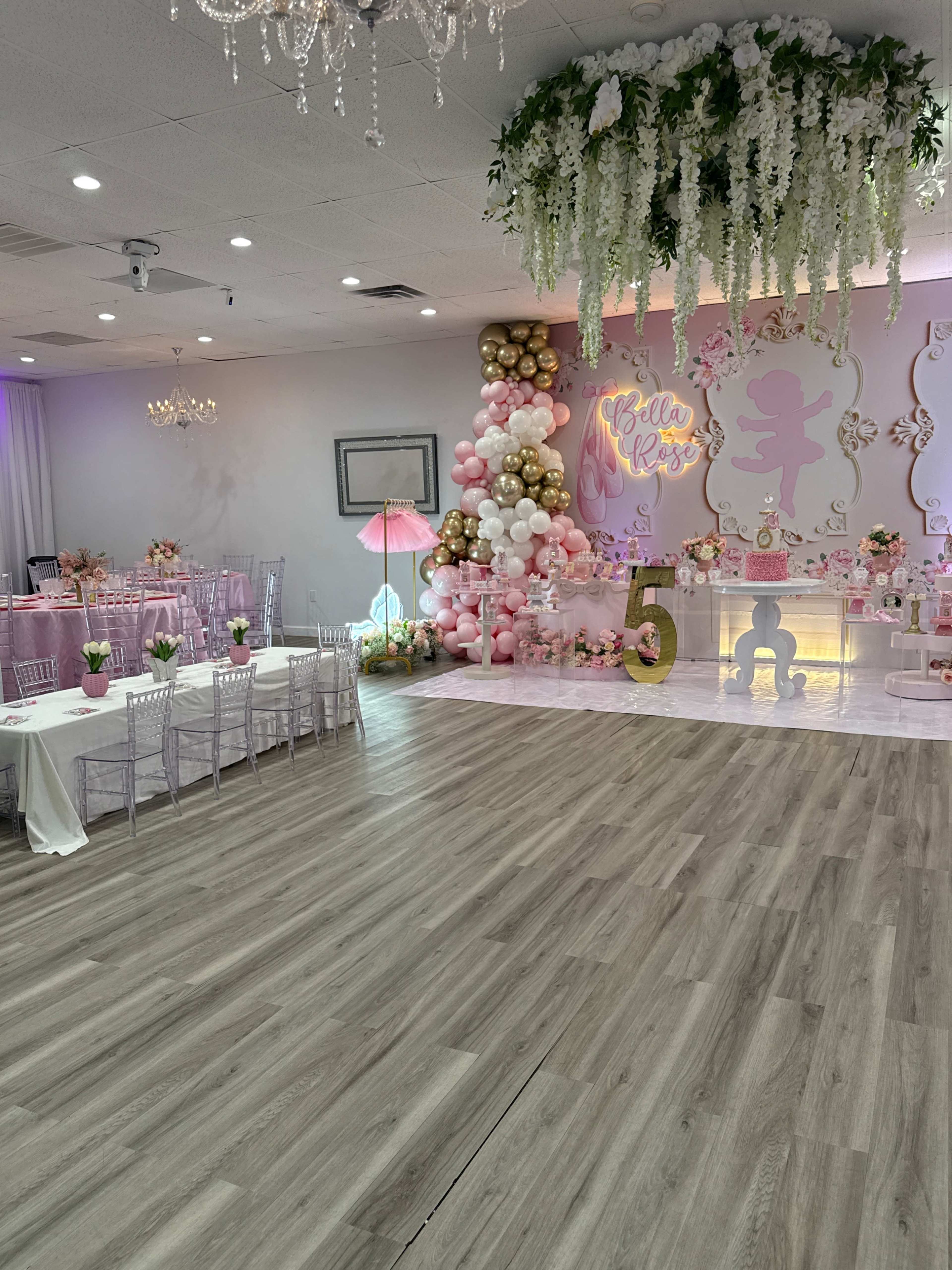 Elegant Event Loft in Tampa with 10-Foot Ceilings & Modern Decor Image in Egypt Lake-Leto, Tampa, FL