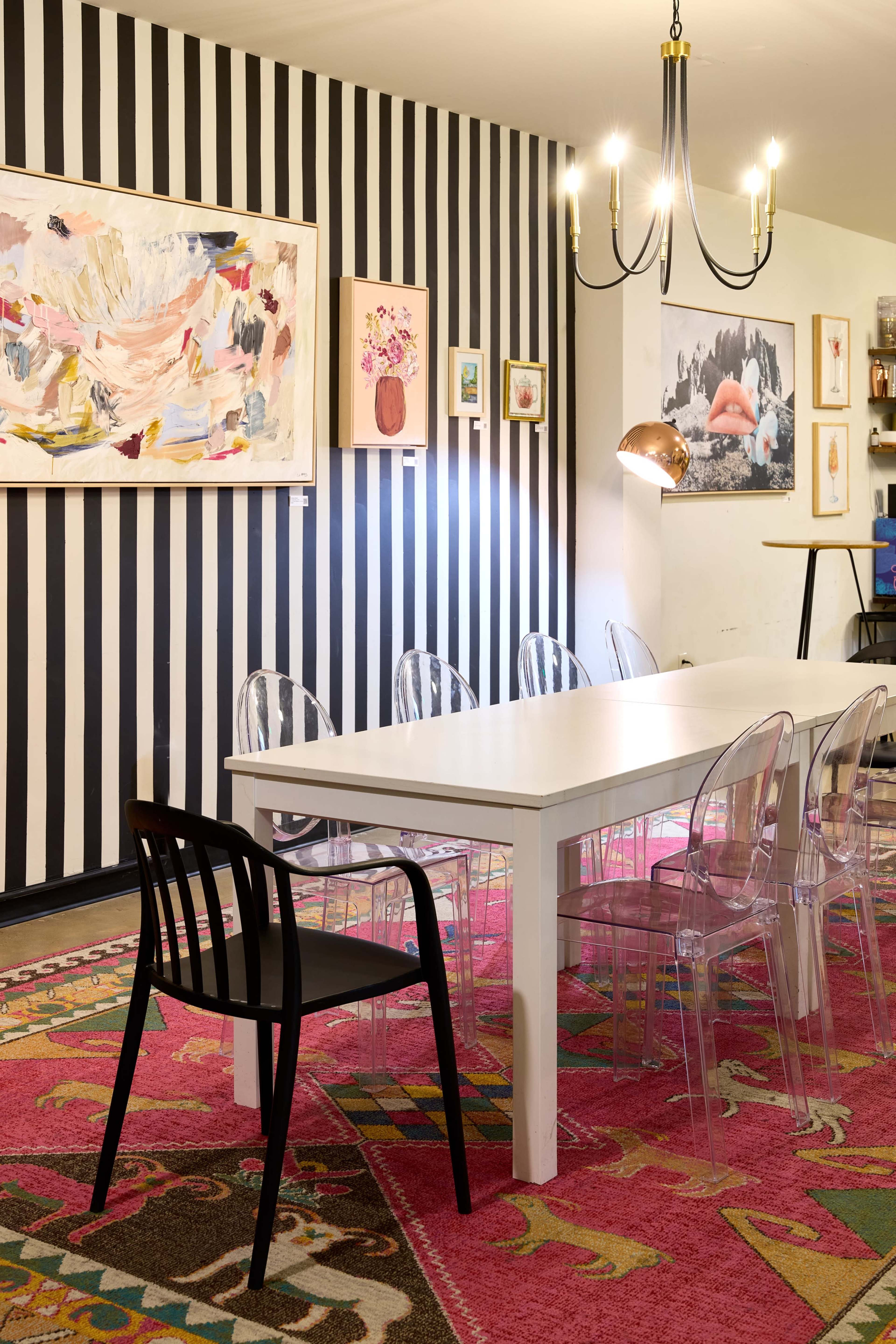 Award Winning Art Gallery & Event Venue in 1930's Refurbished Church Bild in Chestnut, Austin, TX