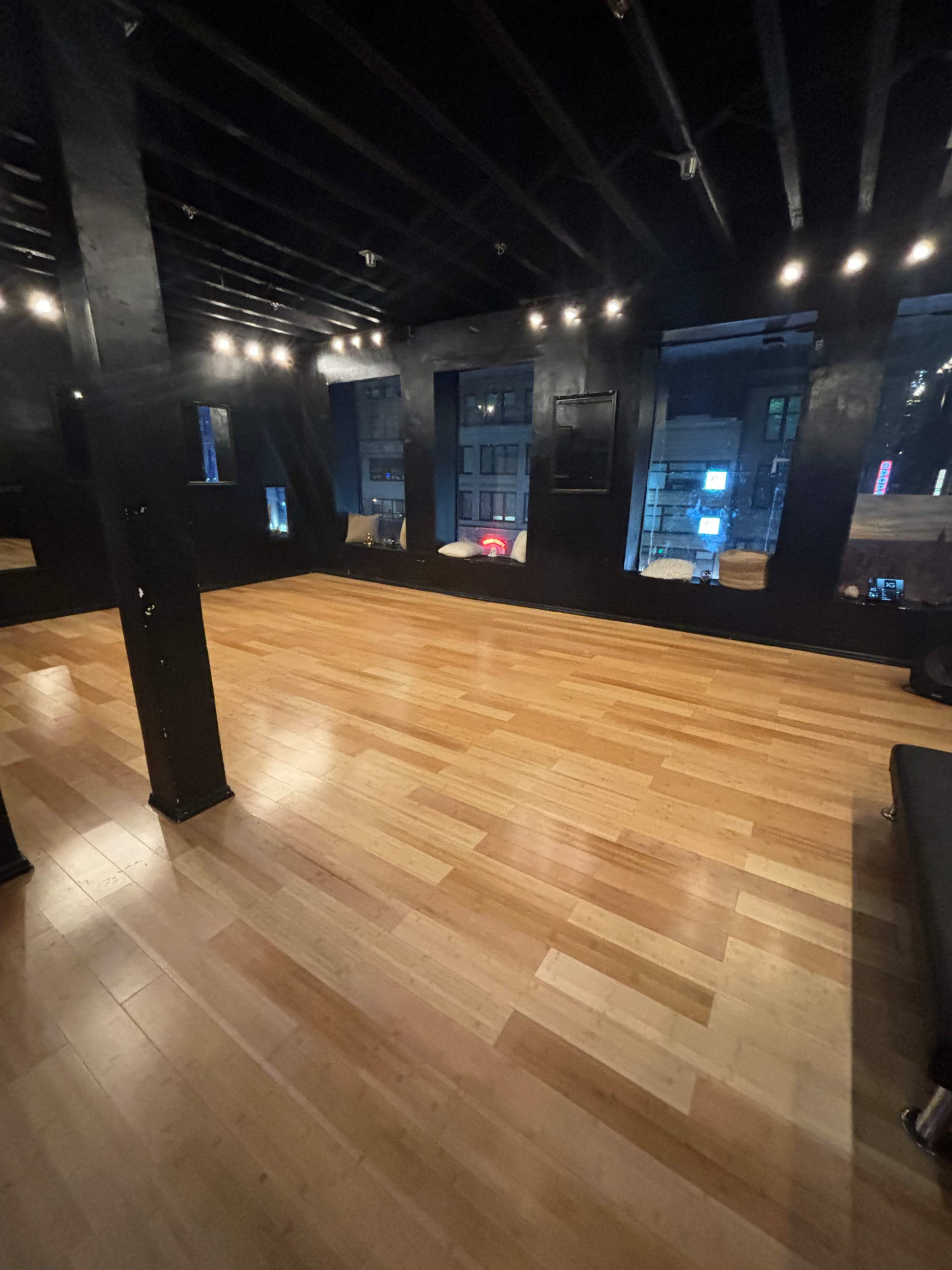 Ultimate NYC Party Spot – Stylish Studio Near Madison Square