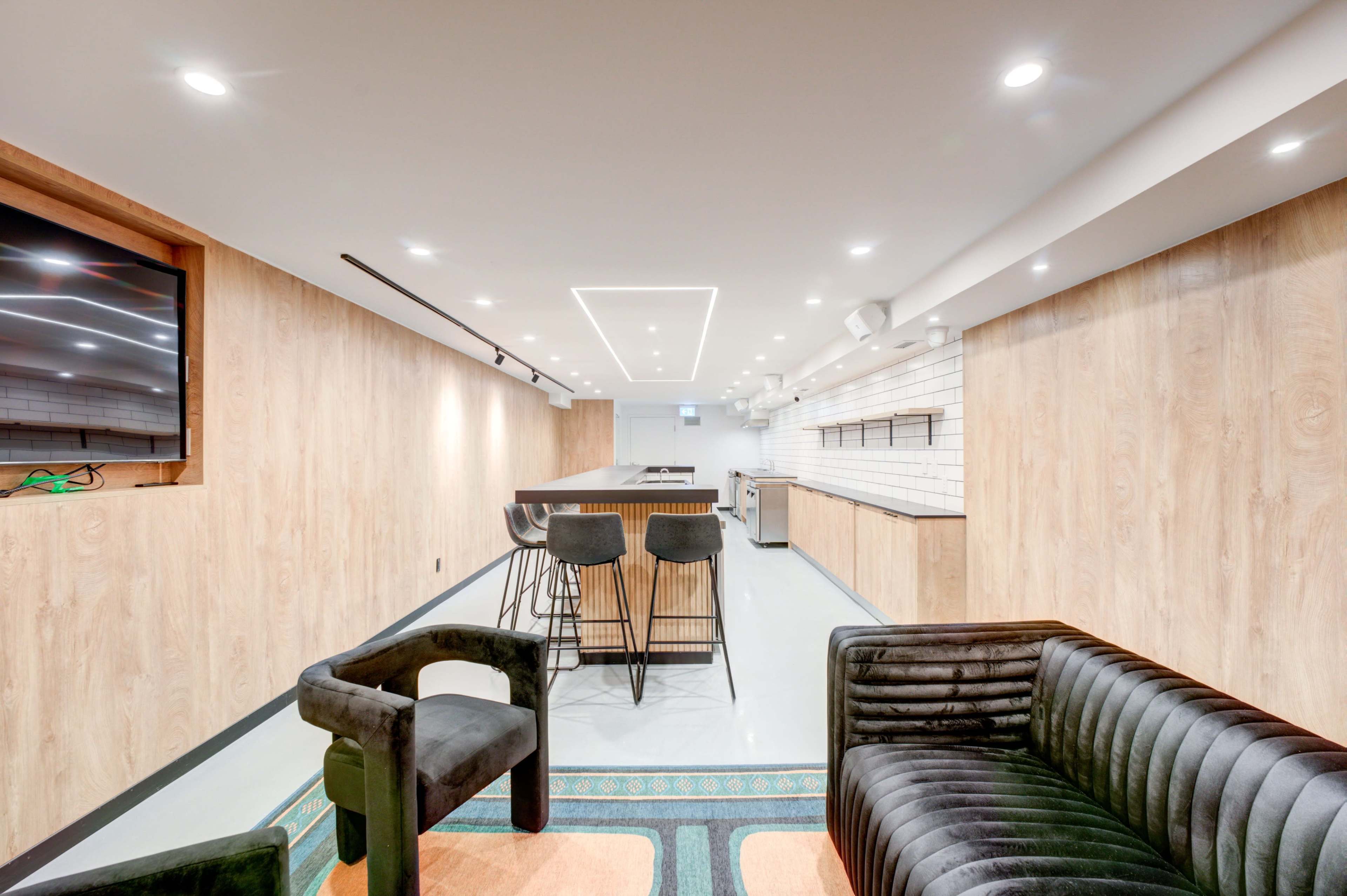East End Modern Bar/Lounge Image in Upper Beaches, Toronto, ON