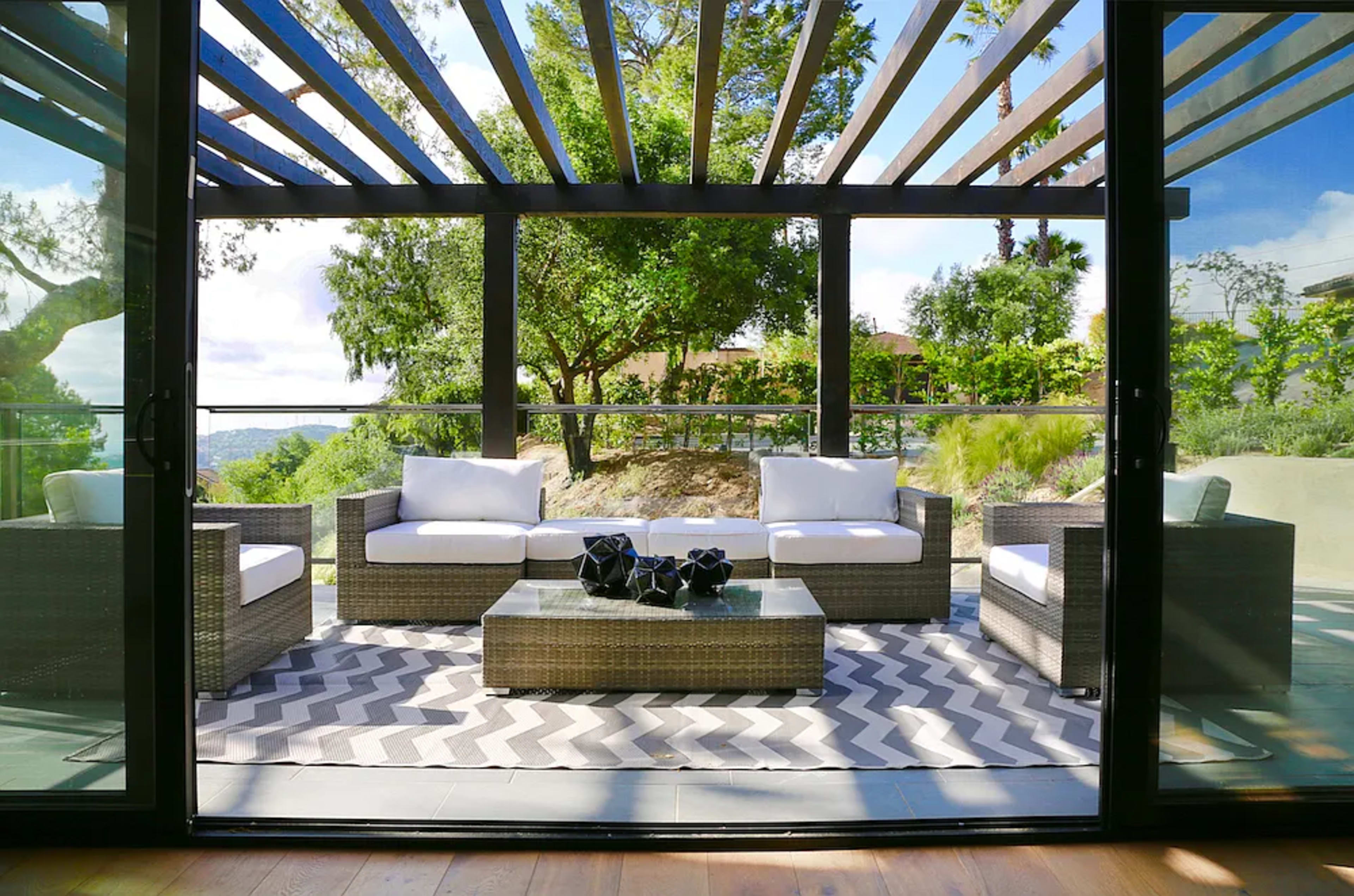 Modern Retreat with Scenic View Image in La Cañada Flintridge, La Canada, CA