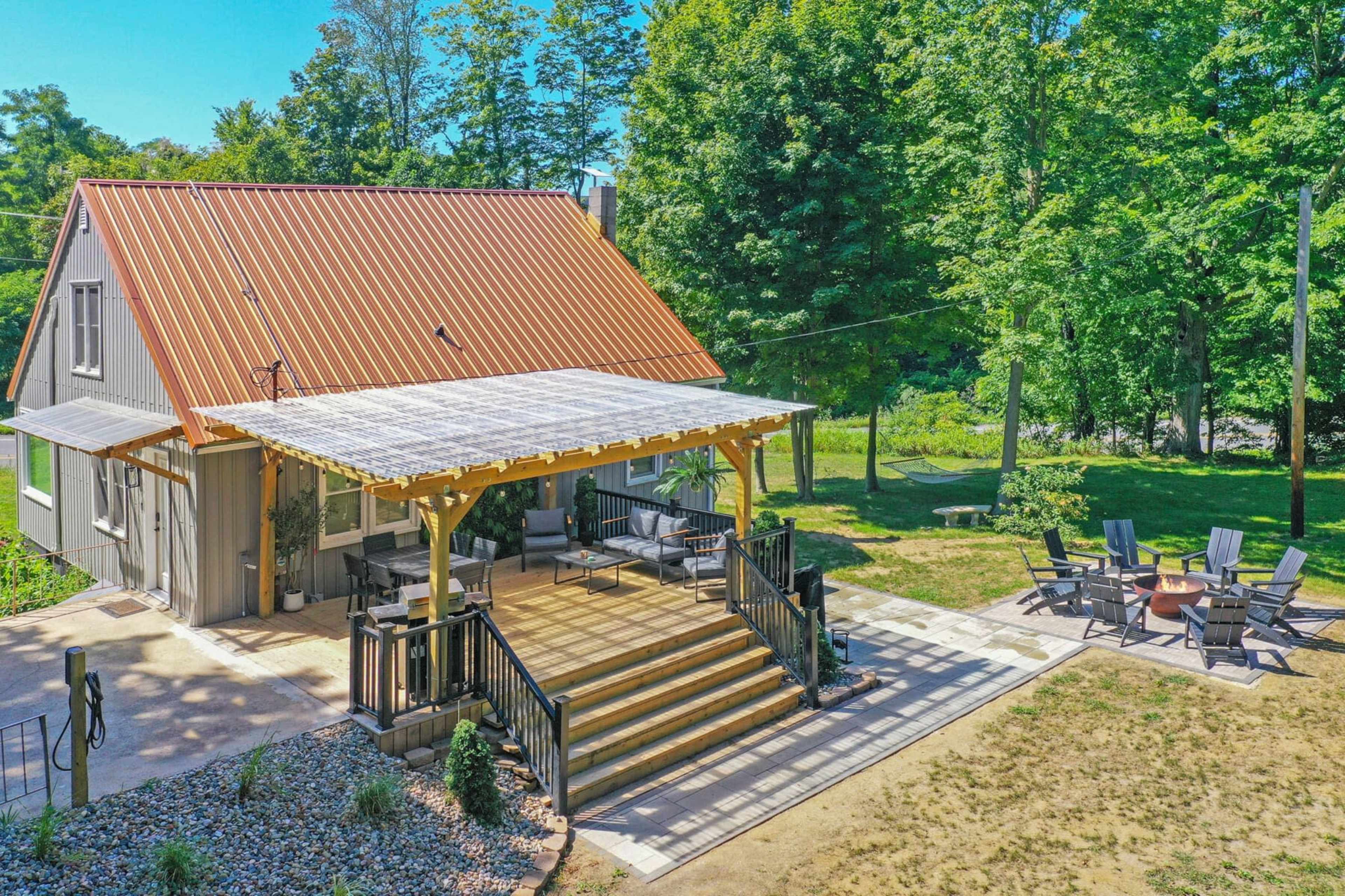 Modern Woodland Cottage Retreat in New Buffalo Image in New Buffalo Township, NEW BUFFALO, FM