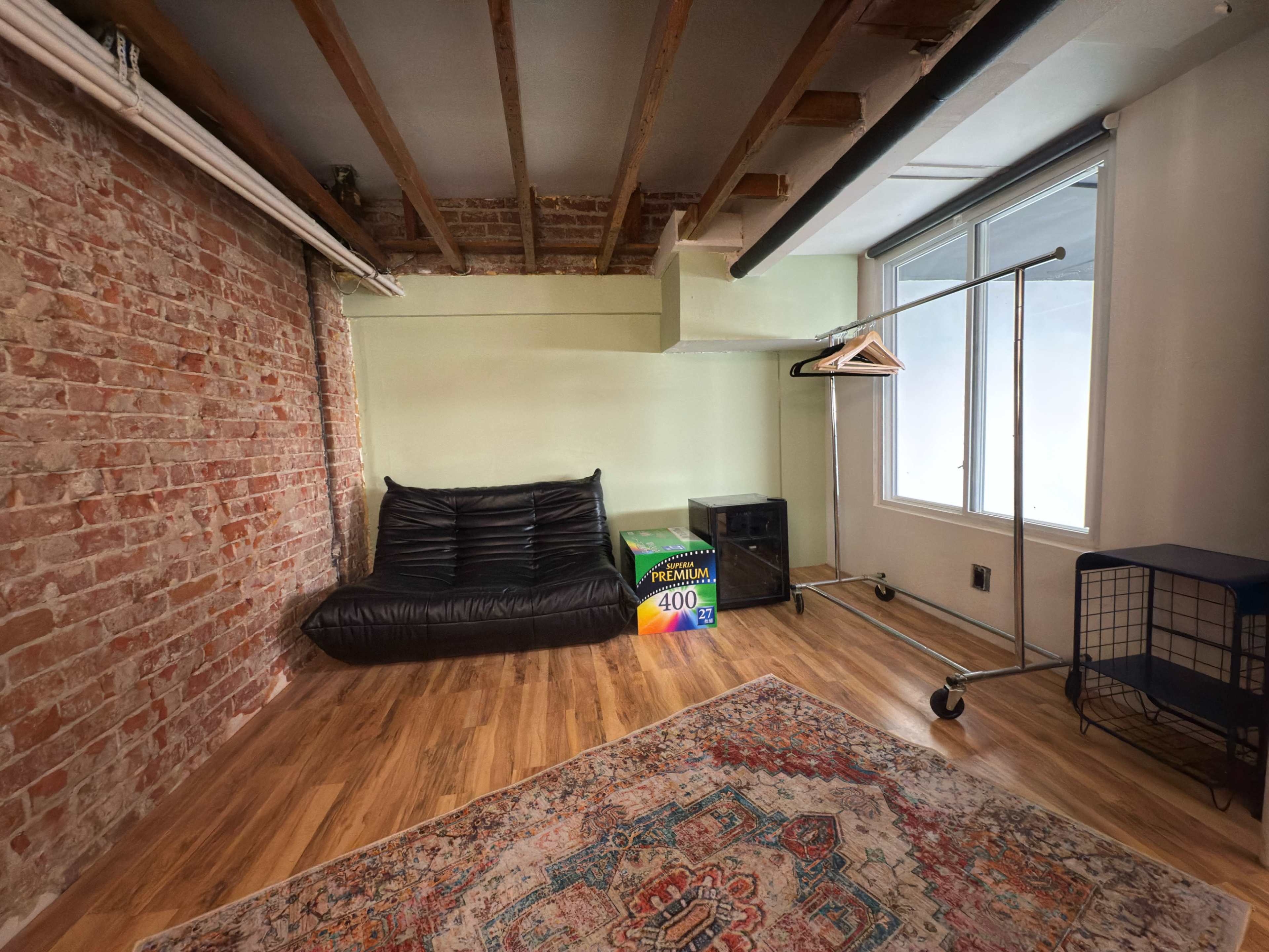 Photography Studio with Prelit Cyc Wall and Dressing Room in Film Lab Image in Central LA, los angeles, CA
