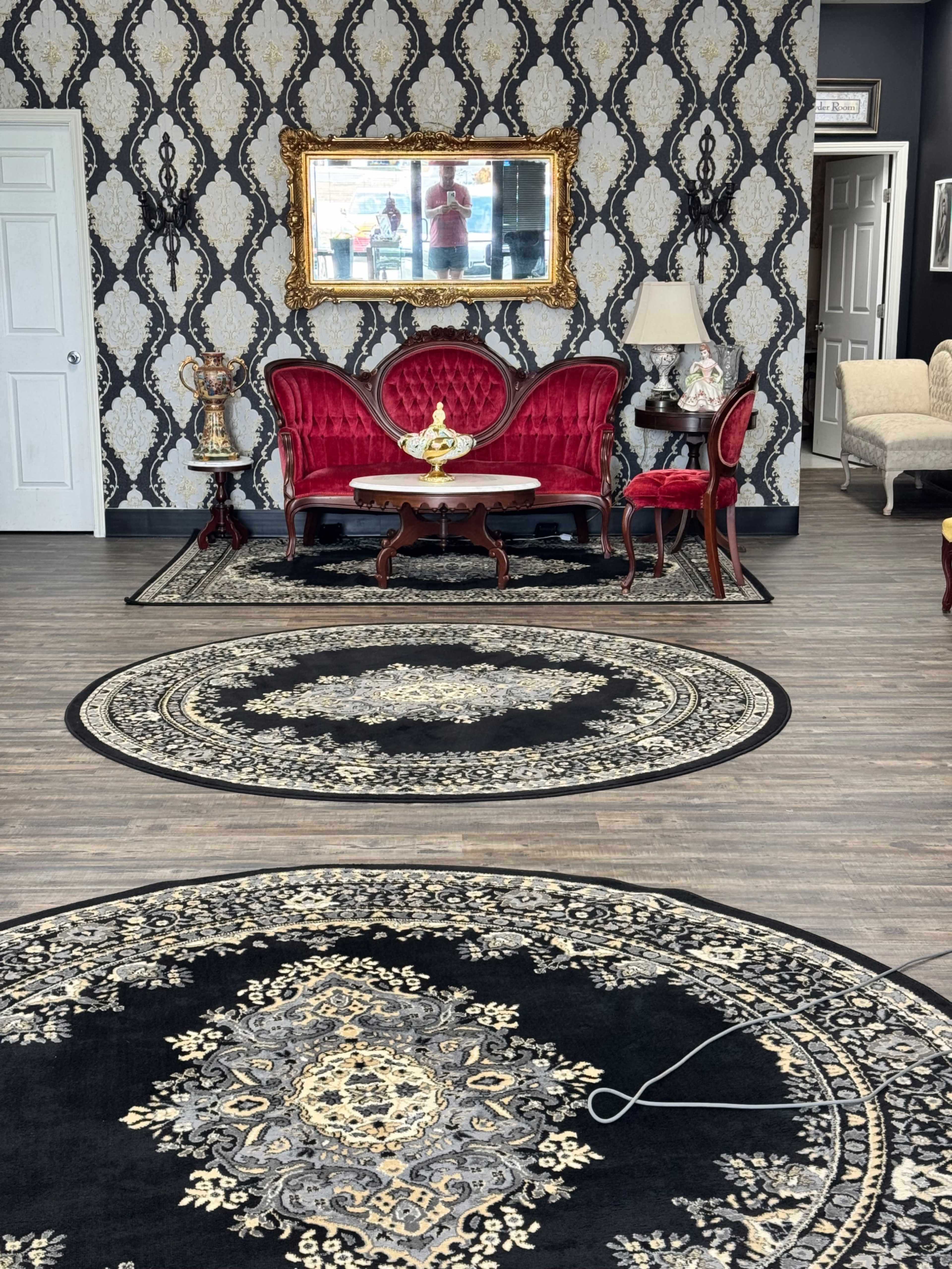 Victorian Themed Lounge Image in Cookeville, Cookeville, TN