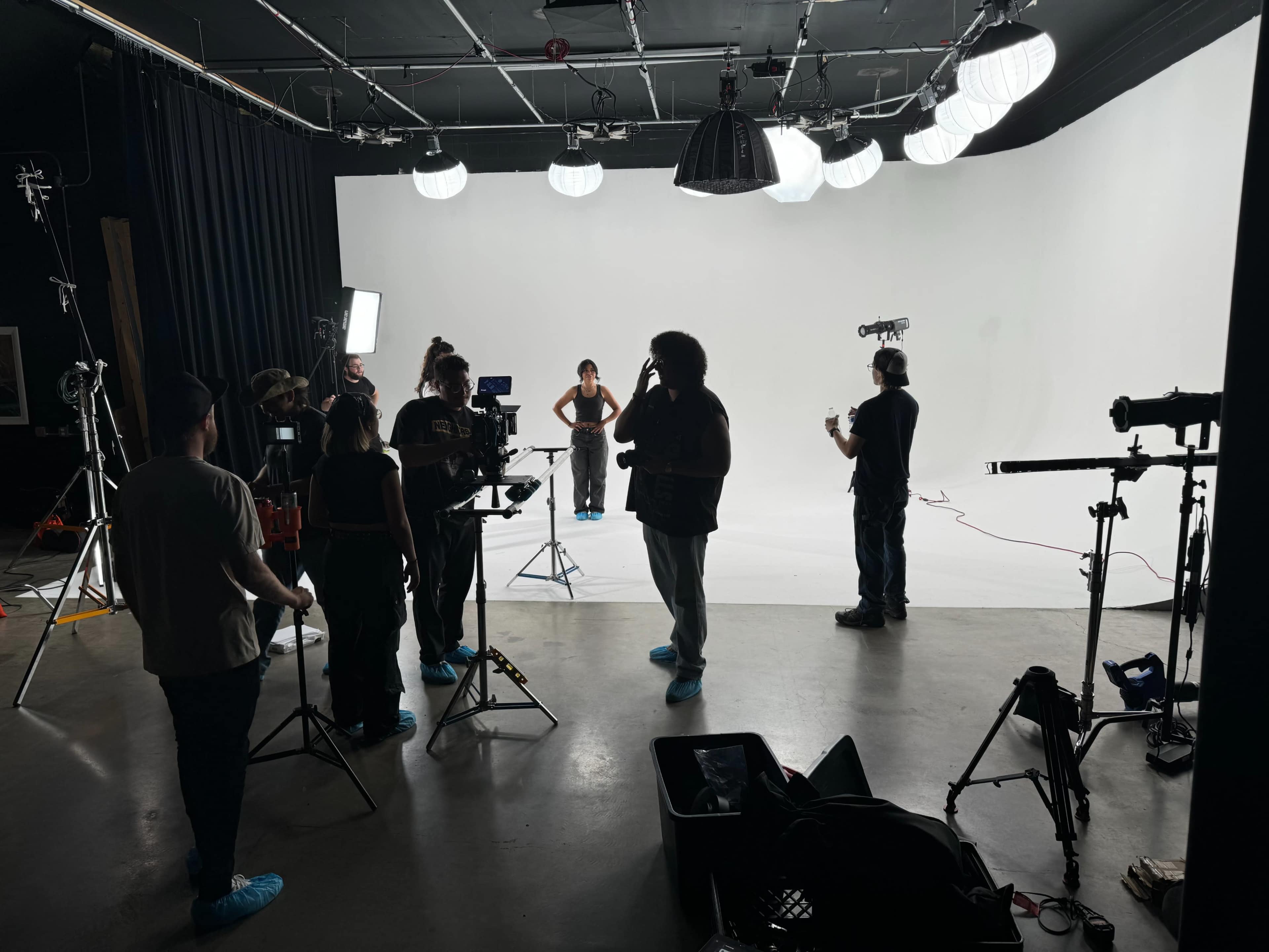 4,000 sqft Professional Video Studio with White Screen & White Cycloramic Screen. Image in Camelback East Village, Phoenix, AZ