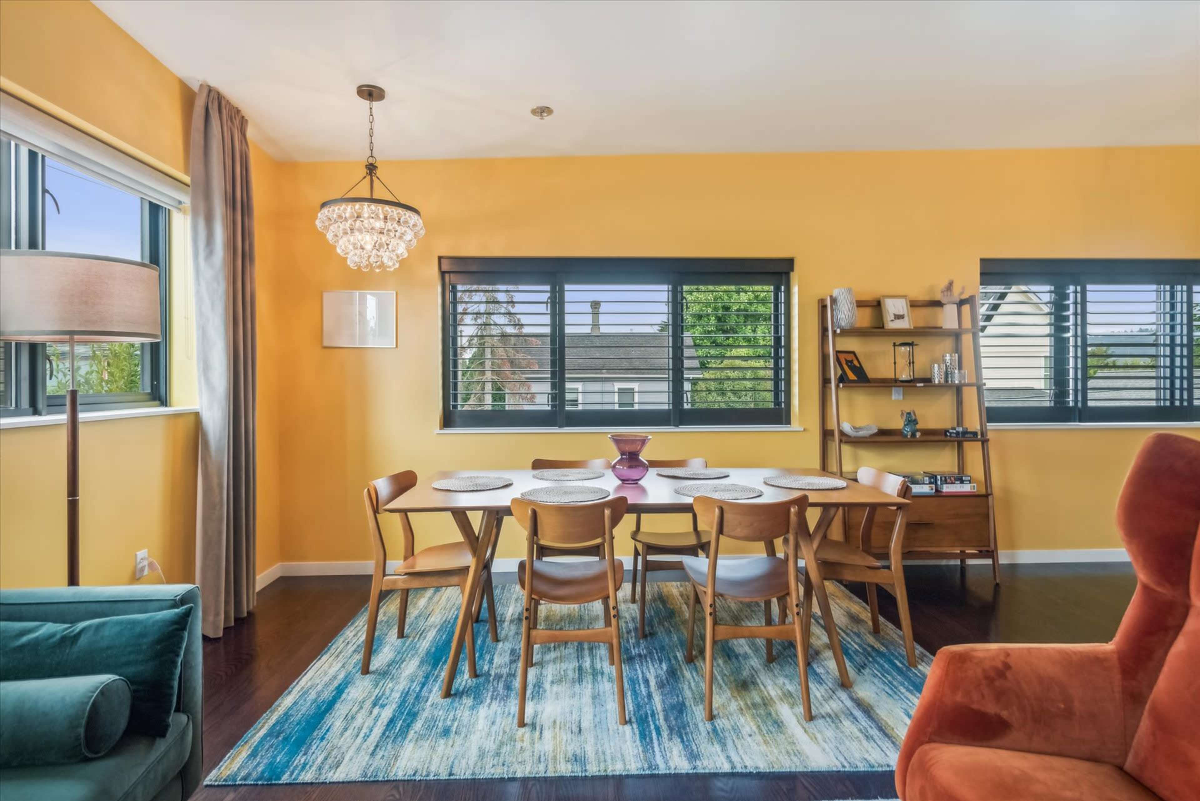 Bright, Stylish Urban Suite with Open Layout in SE Portland Image in Southeast Portland, Portland, OR