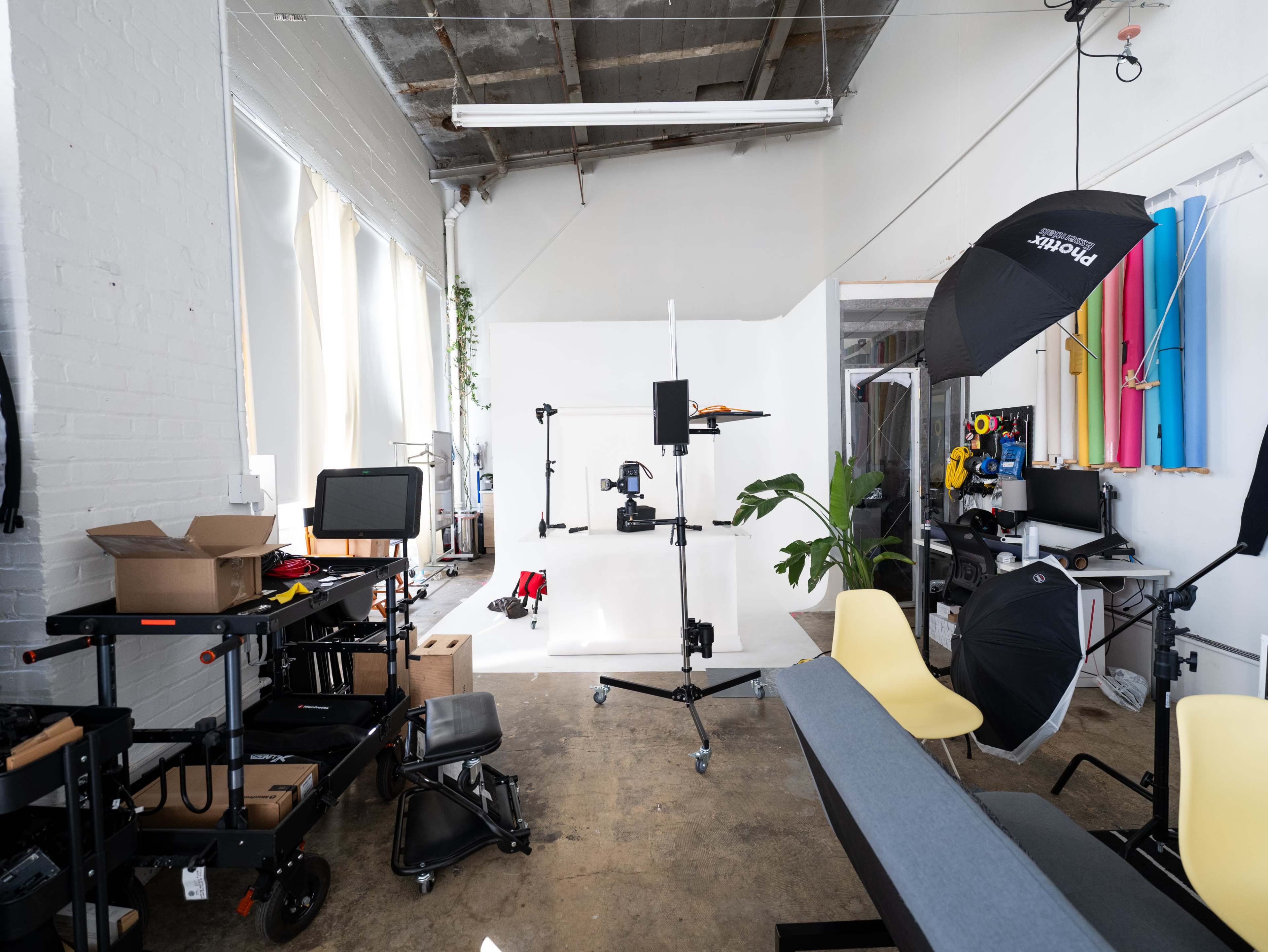 Perfect Studio with Cyc wall, Natural Light & Grip Equipment Image in Bayview, San Francisco, CA
