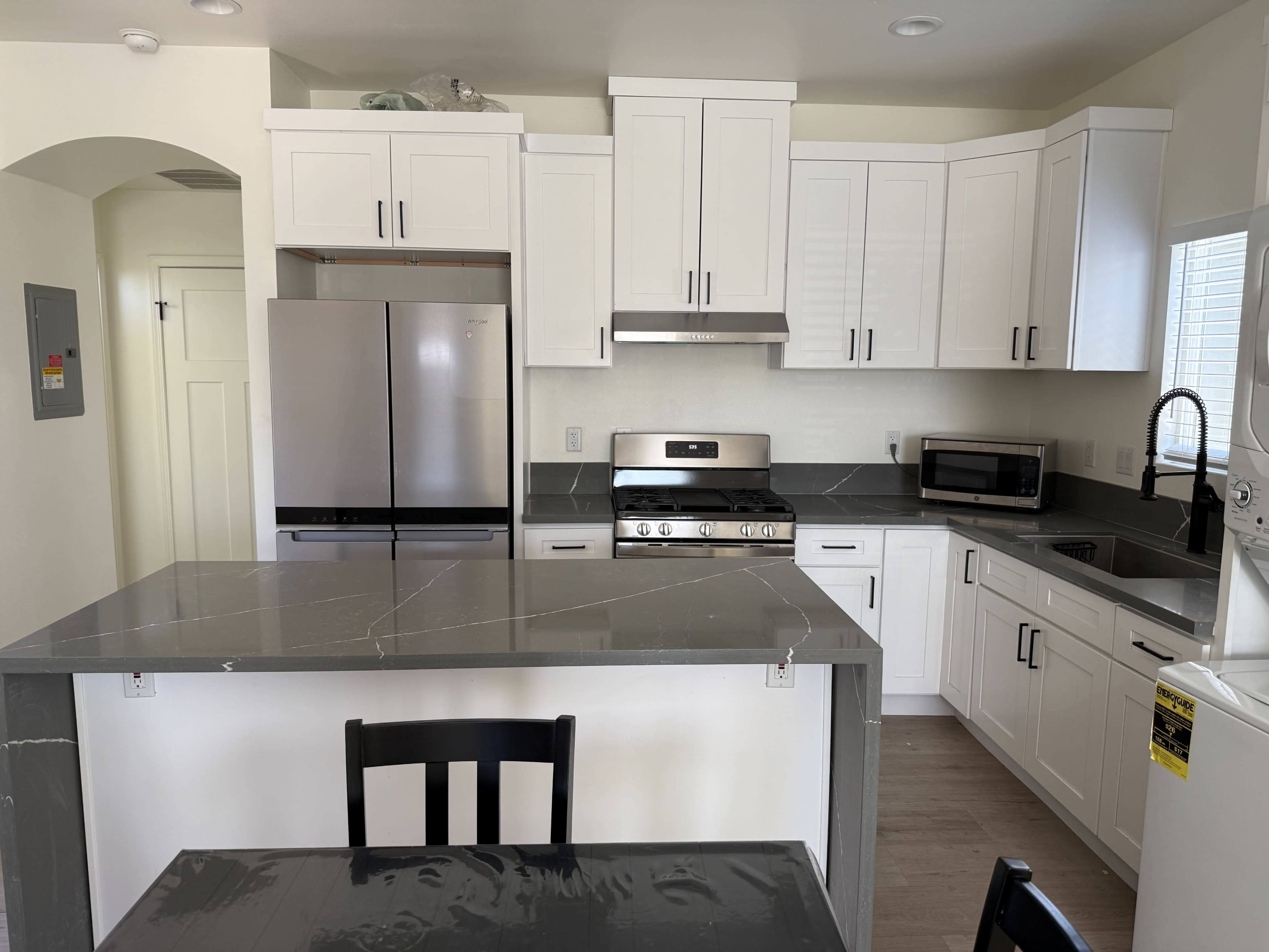 Modern Comfy Home with big Kitchen Space Image in Garden Grove, Garden Grove, CA