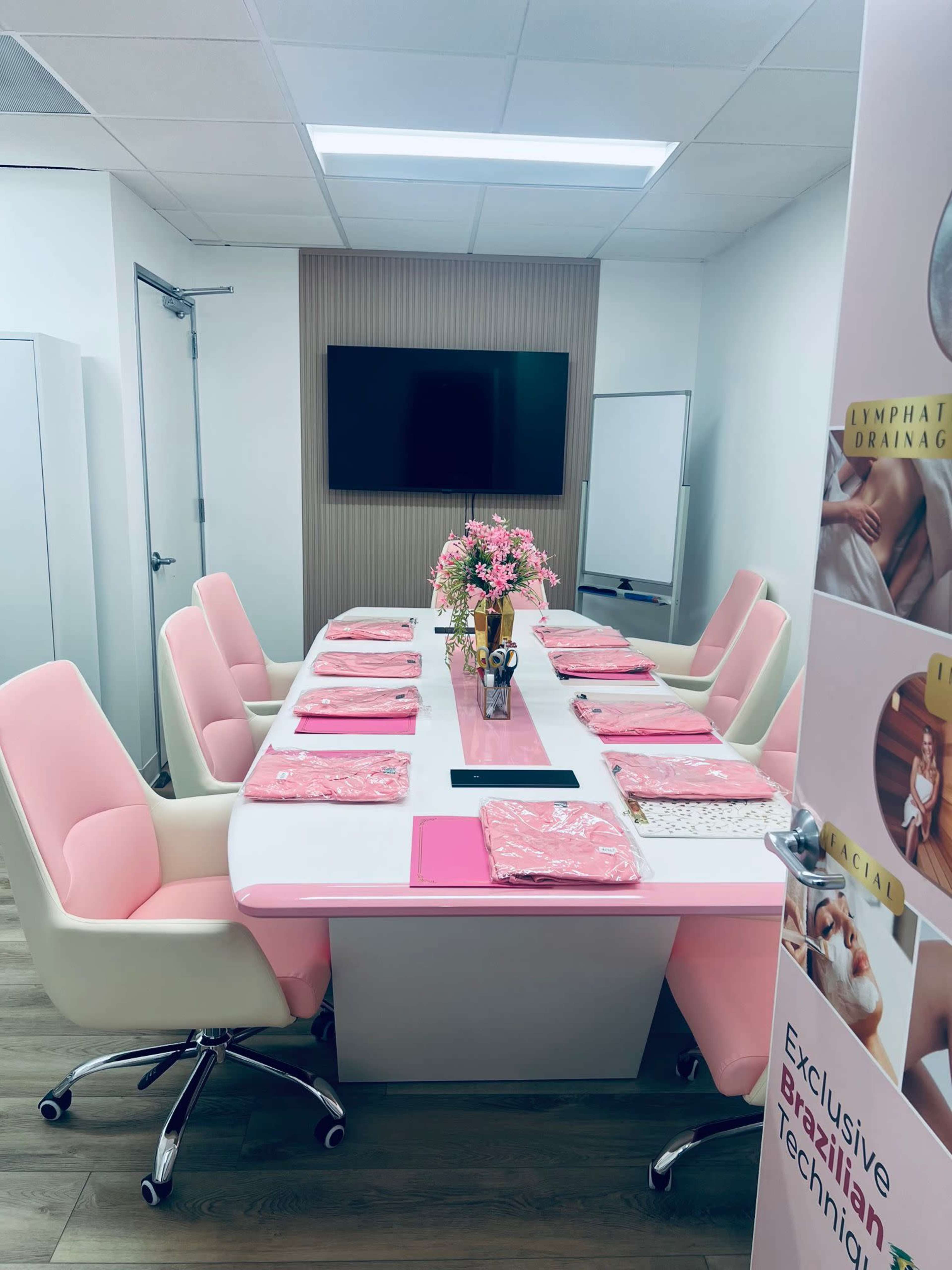 Classroom in Brentwood – West LA Image in Brentwood, Los Angeles, CA