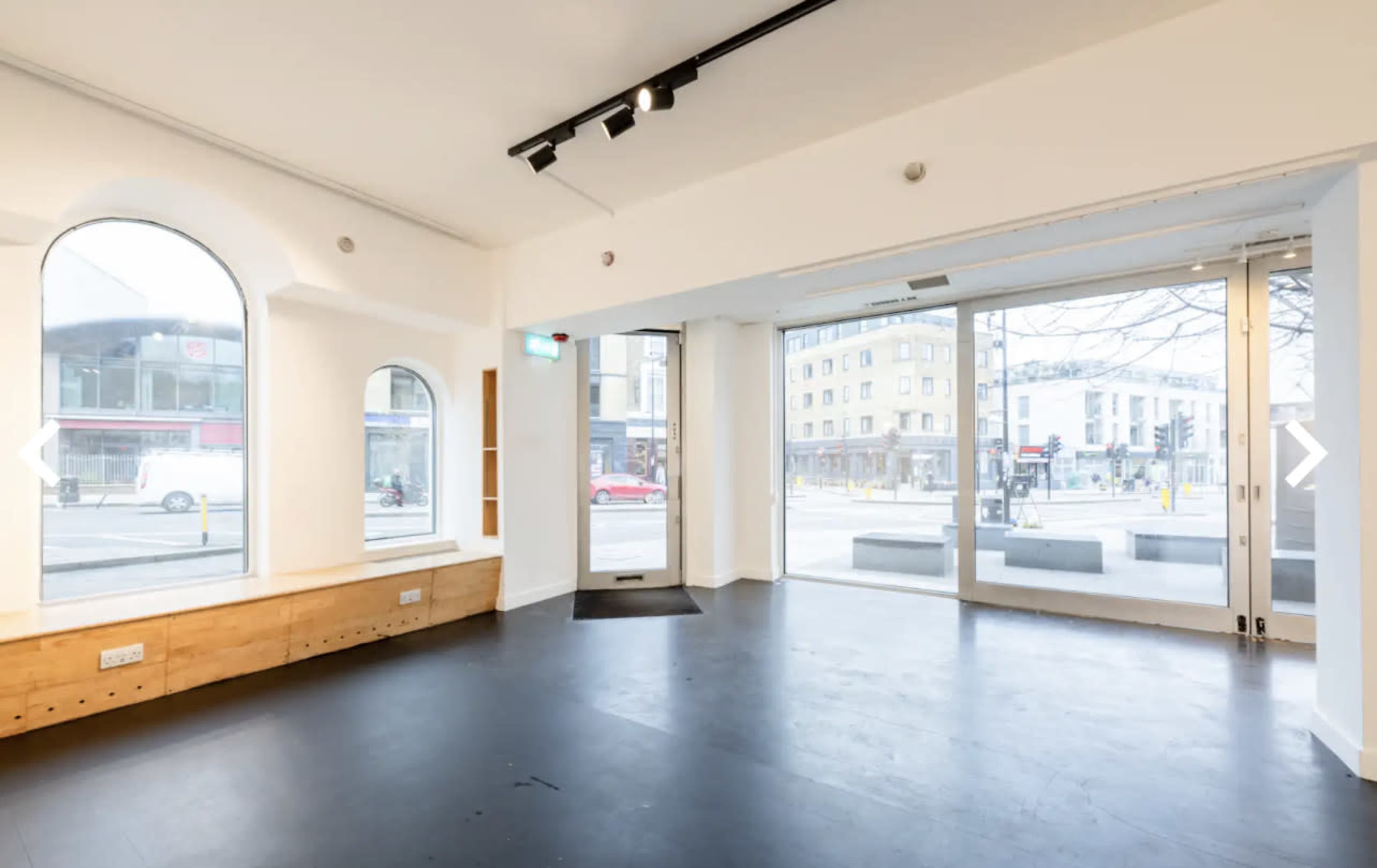 Corner Gallery Chalk Farm Image in Chalk Farm, London, ENG