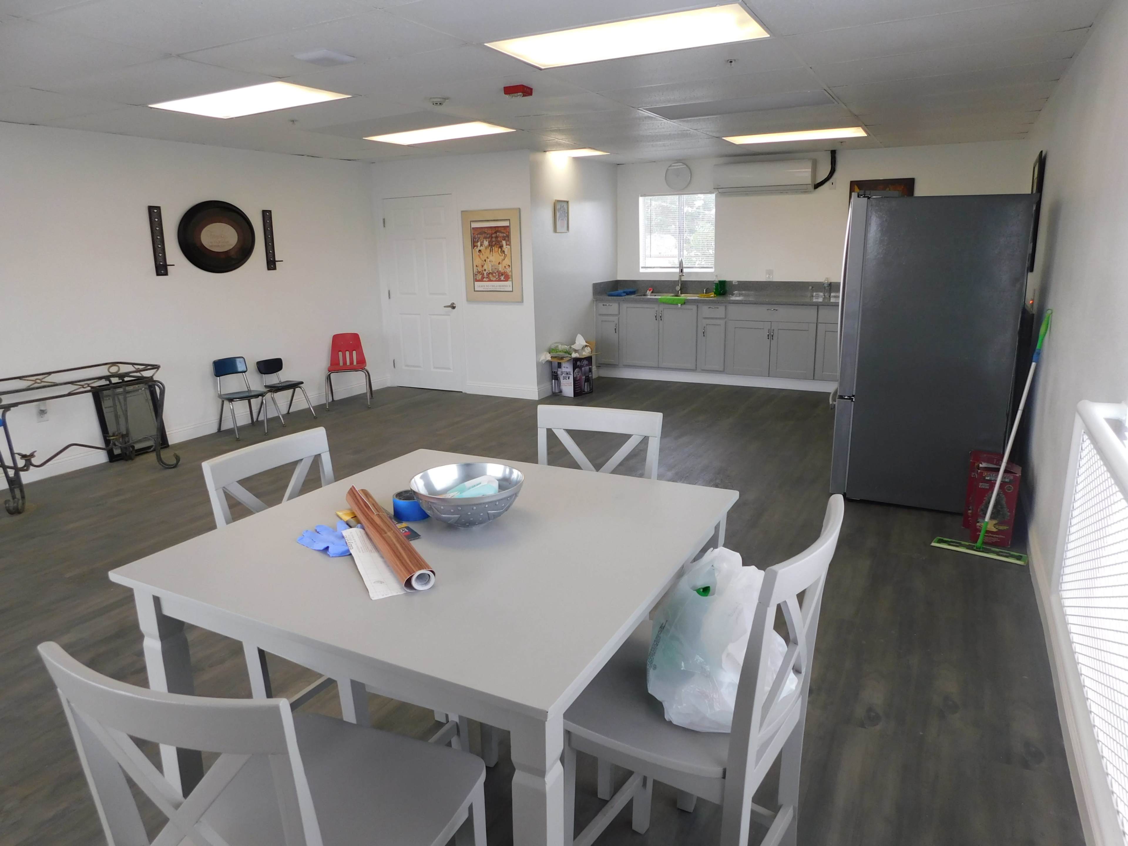 Sunshine Room for Putting Sunshine in Your Meeting, Birthday Party, or Tea Social Image in South Los Angeles, Los Angeles, CA