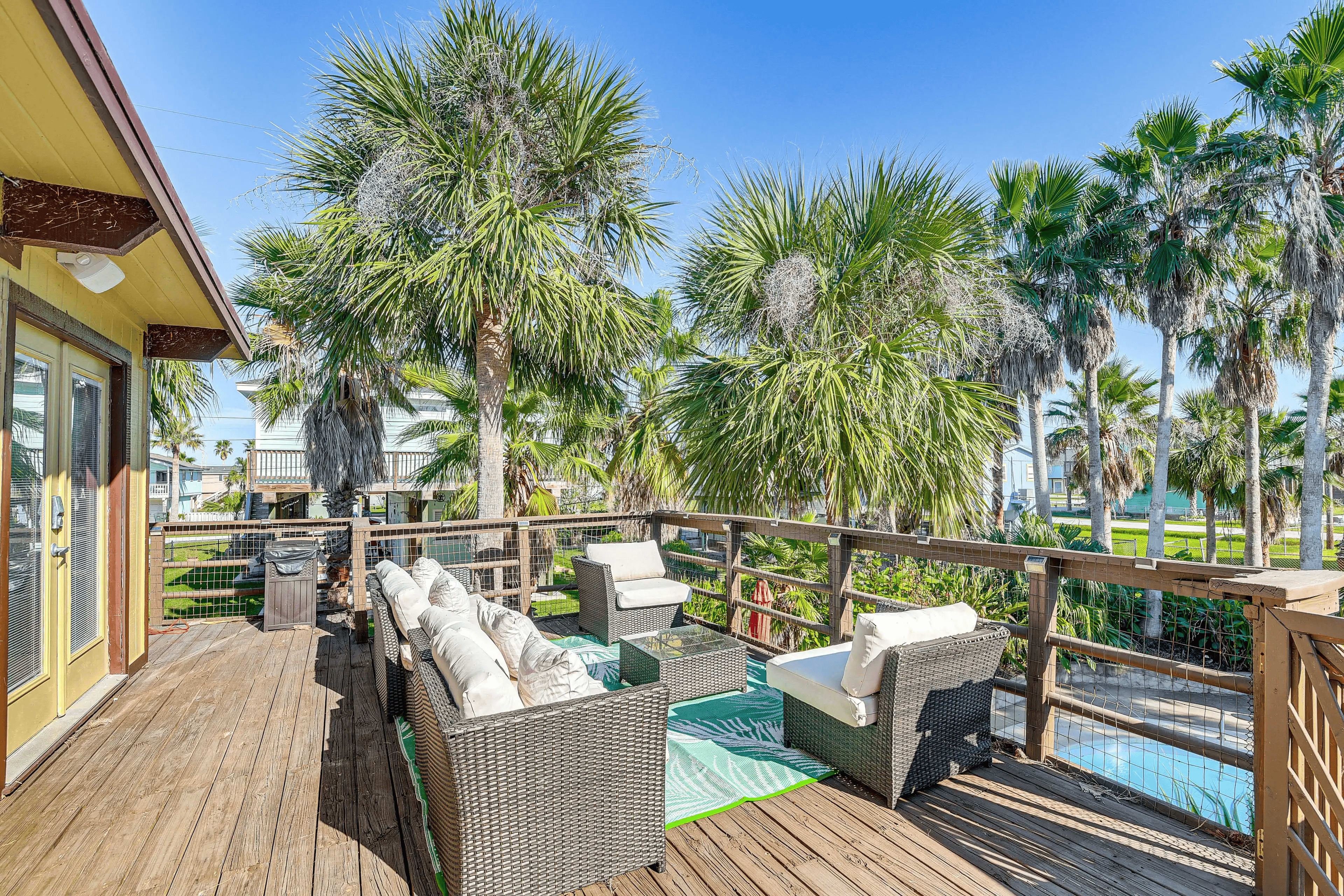 "Casa de Palmeras: Luxe Tropical Retreat with Resort-Style Vibes in Galveston" Image in Galveston, Galveston, TX