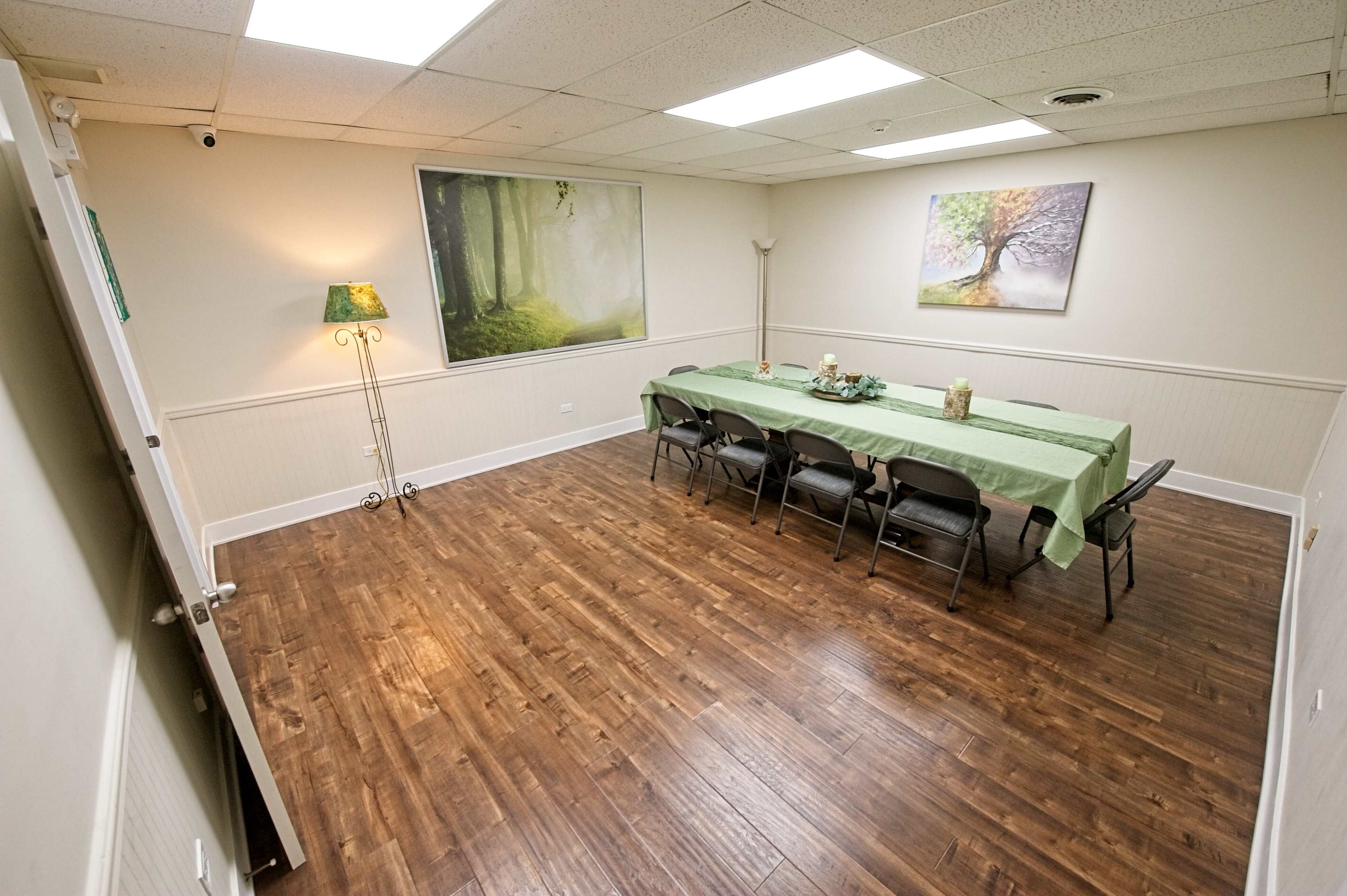 Warm & Inviting Flex-Use Space in a Great Location Image in Norwood Park, Chicago, IL