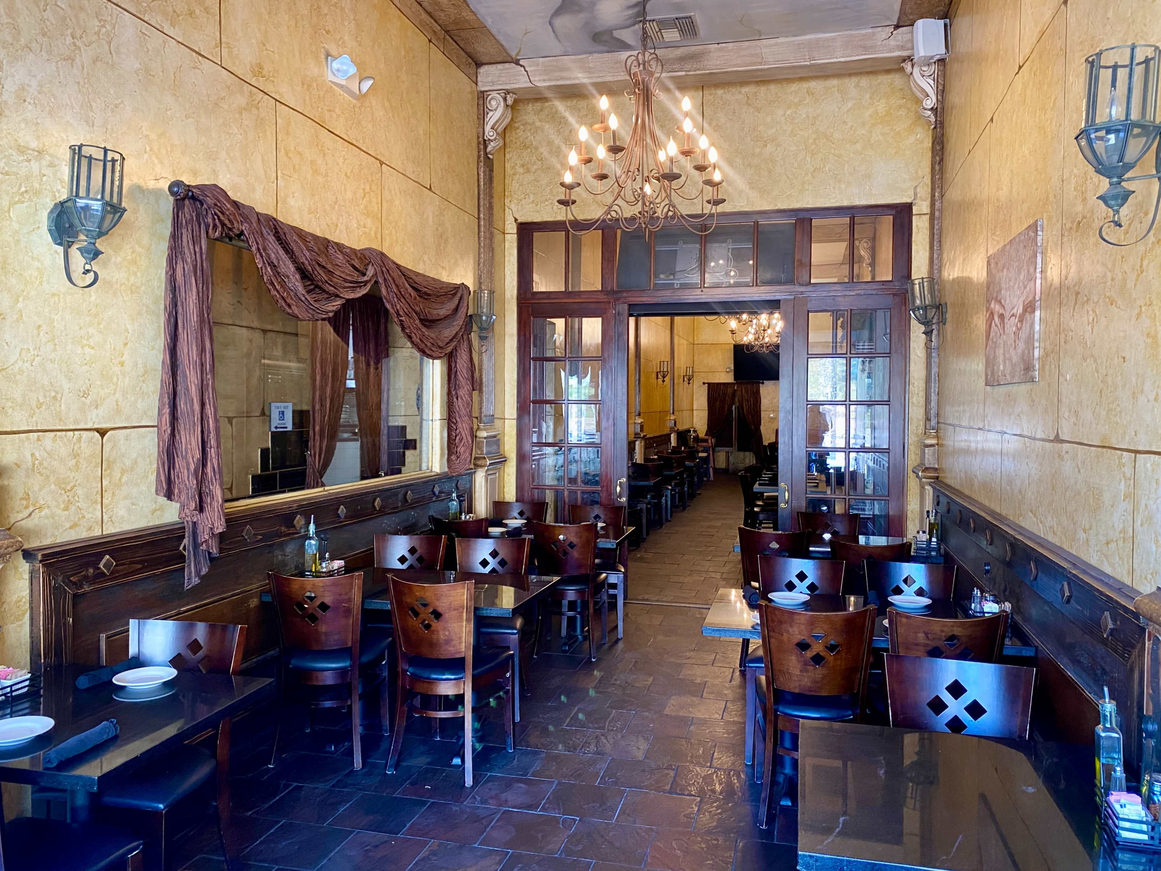 Beautiful Italian Restaurant and Bar Image in Citrus Grove, Glendale, CA