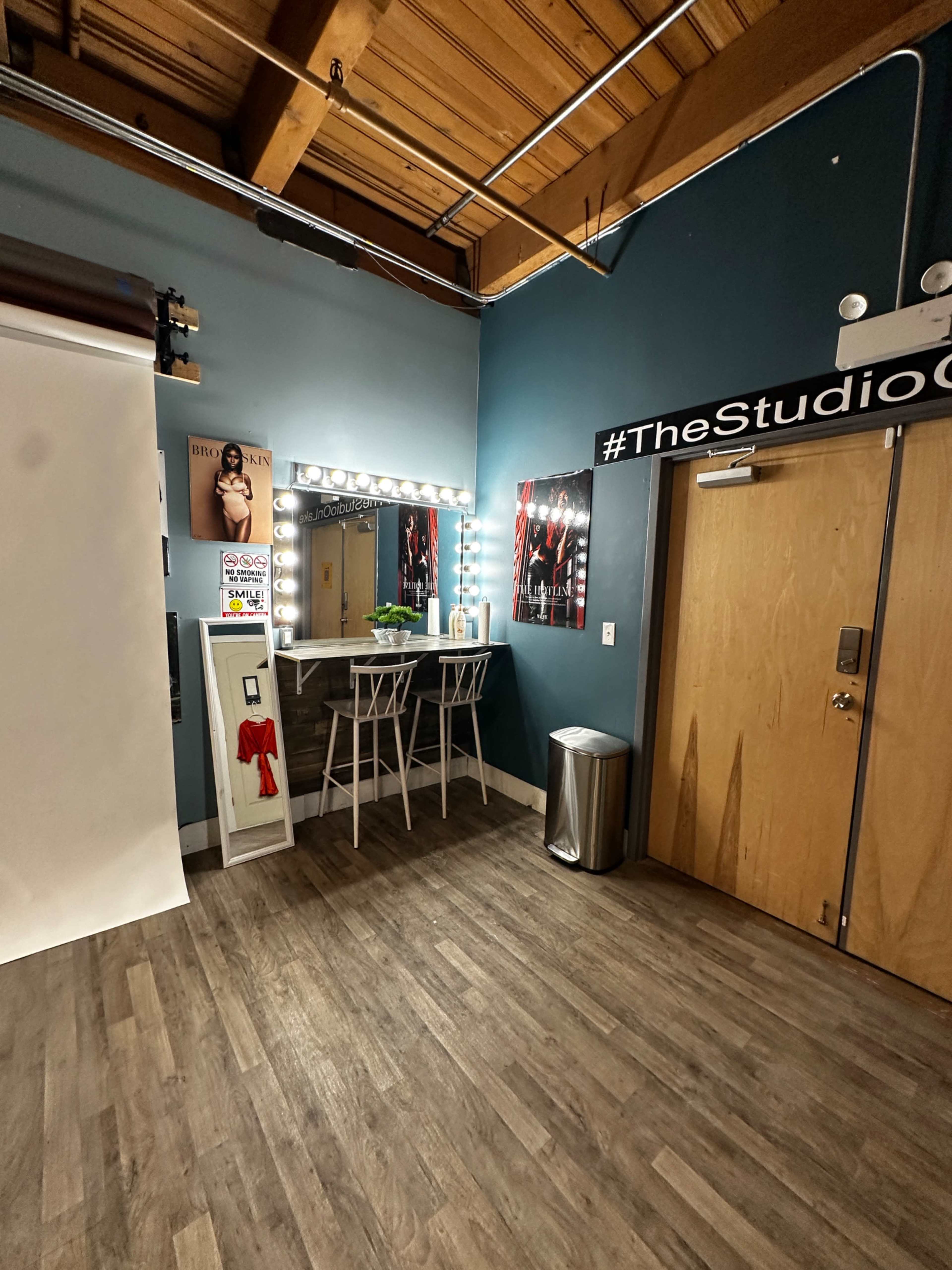 West Side of Chicago- Upscale photo studio Image in West Garfield Park, Chicago, IL
