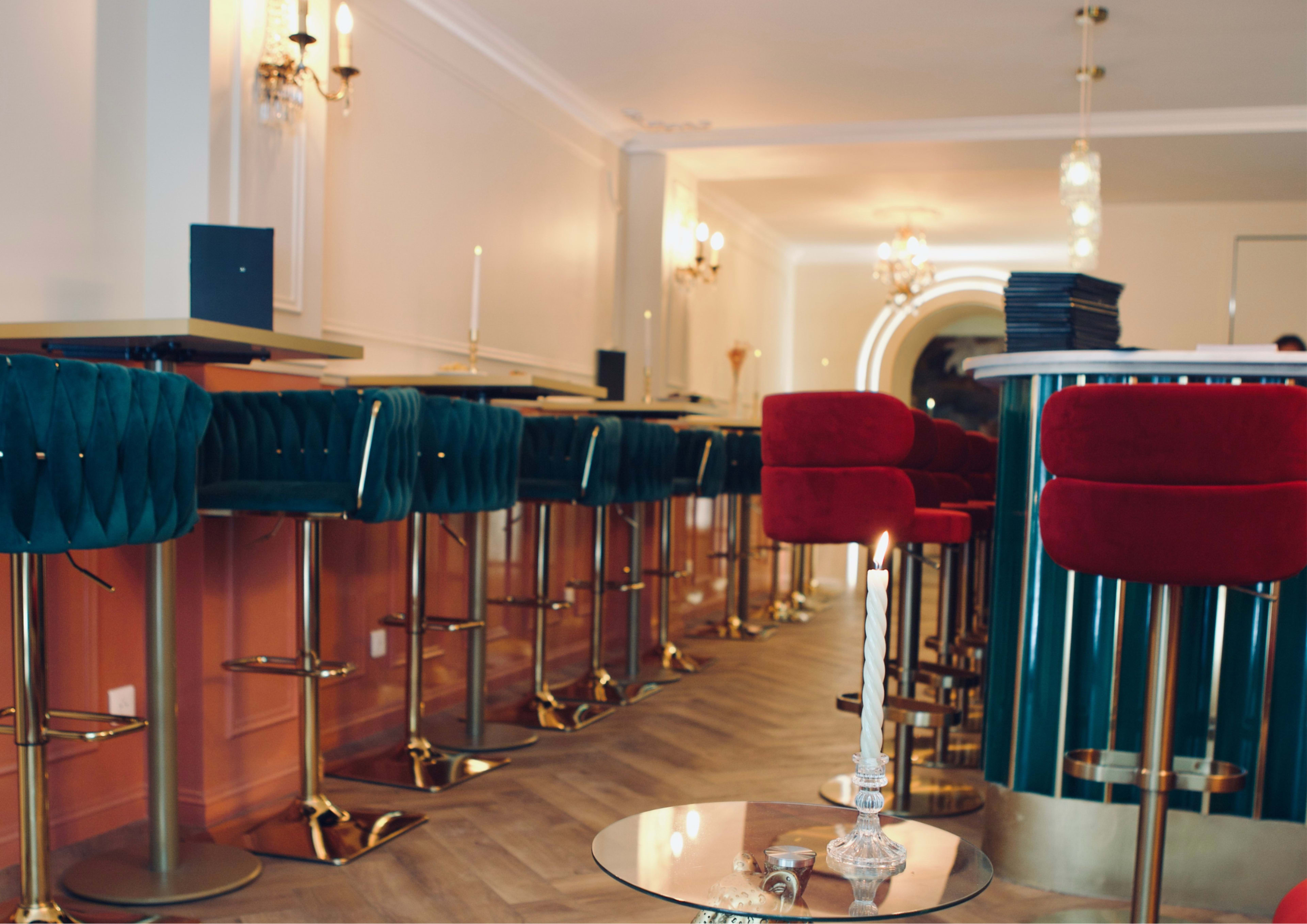 Restaurant baroque, cabinet de curiosité, bar boudoir Image in Sainte-Avoye, Paris, 