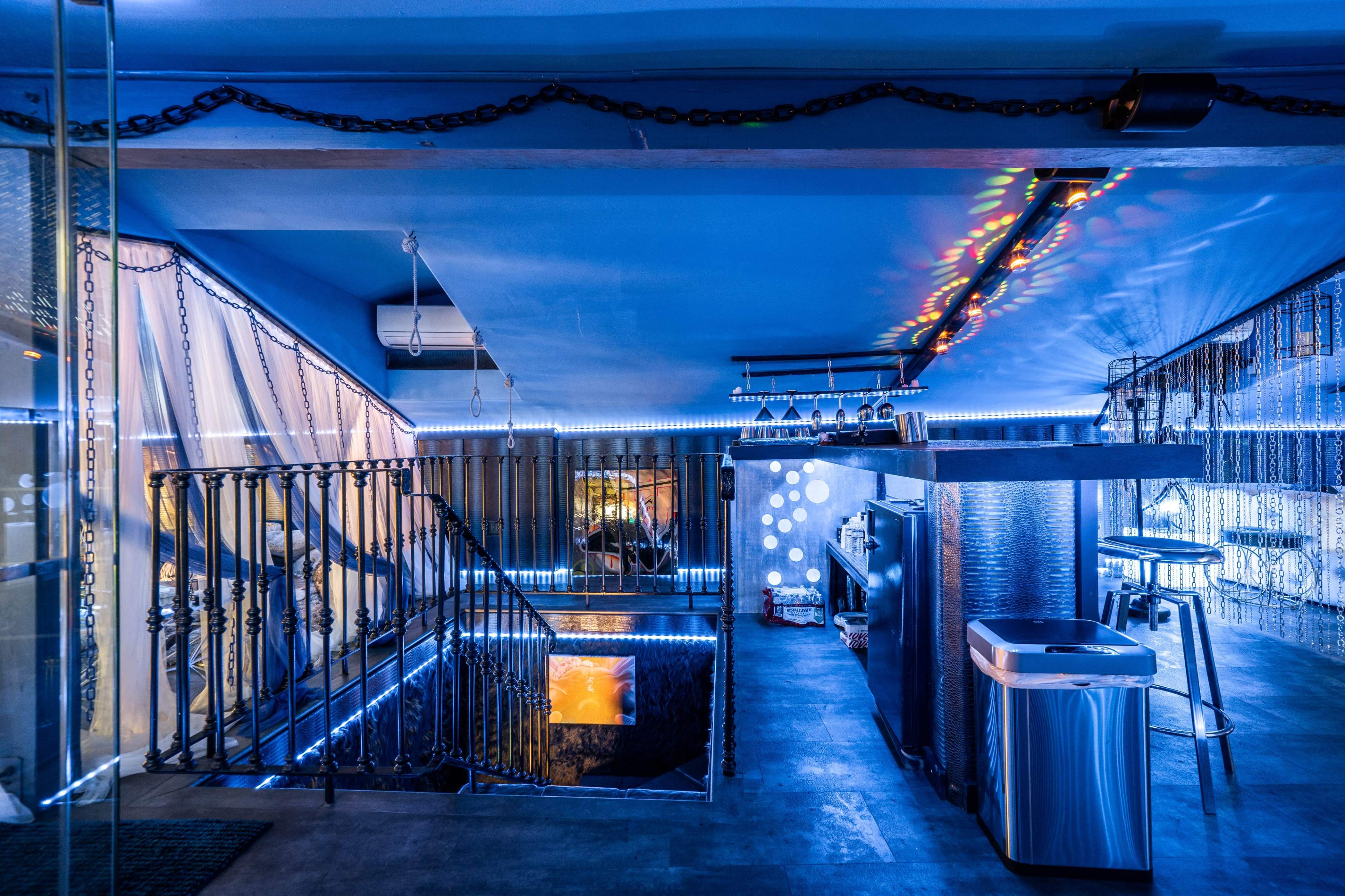 LUXURY ENTERTAINMENT COMPLEX IN BEVERLY HILLS Image in Los Angeles, Beverly Hills, CA