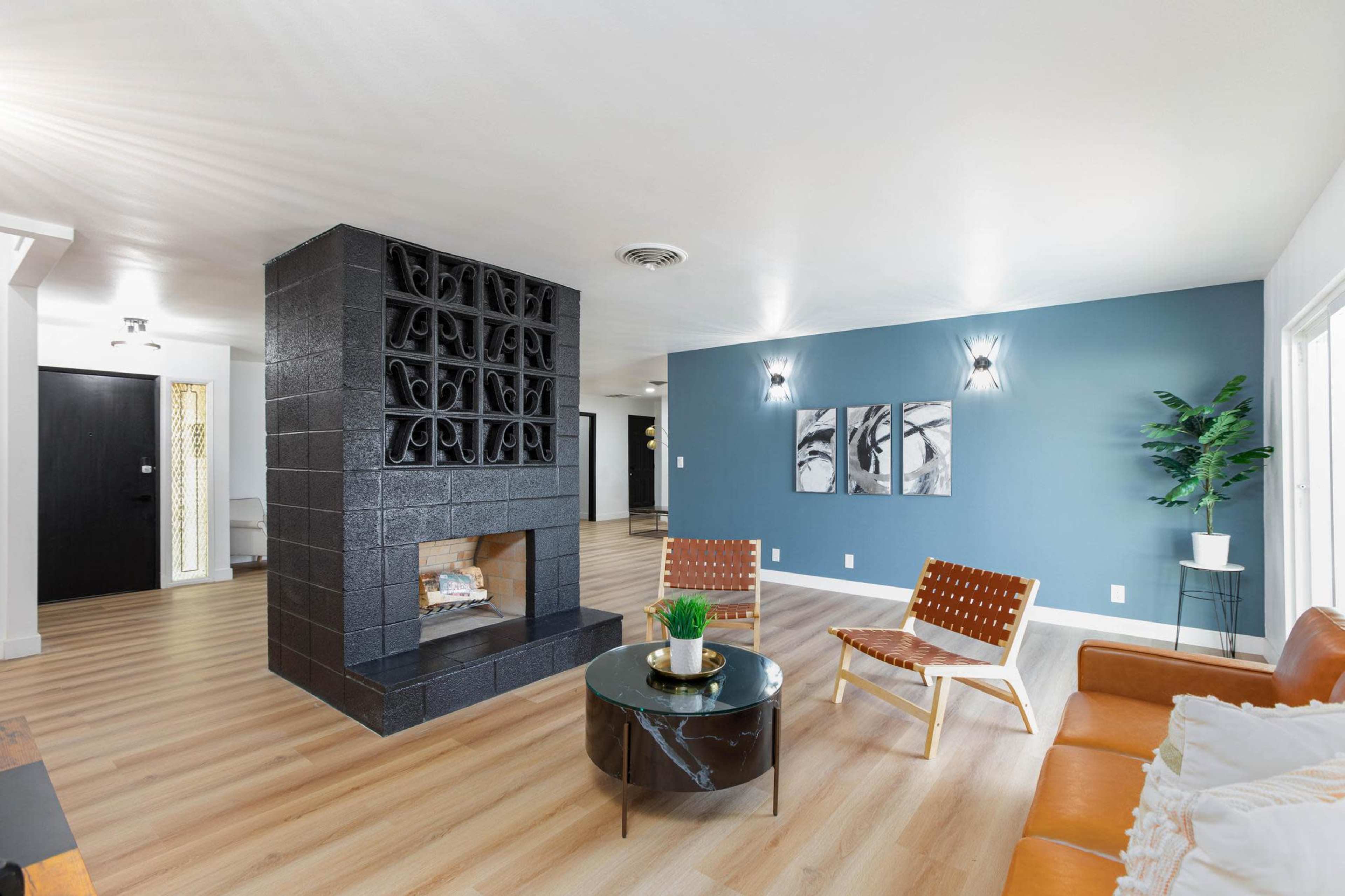 Modern Mid Century House with Swimming pool Image in Paradise, las vegas, NV