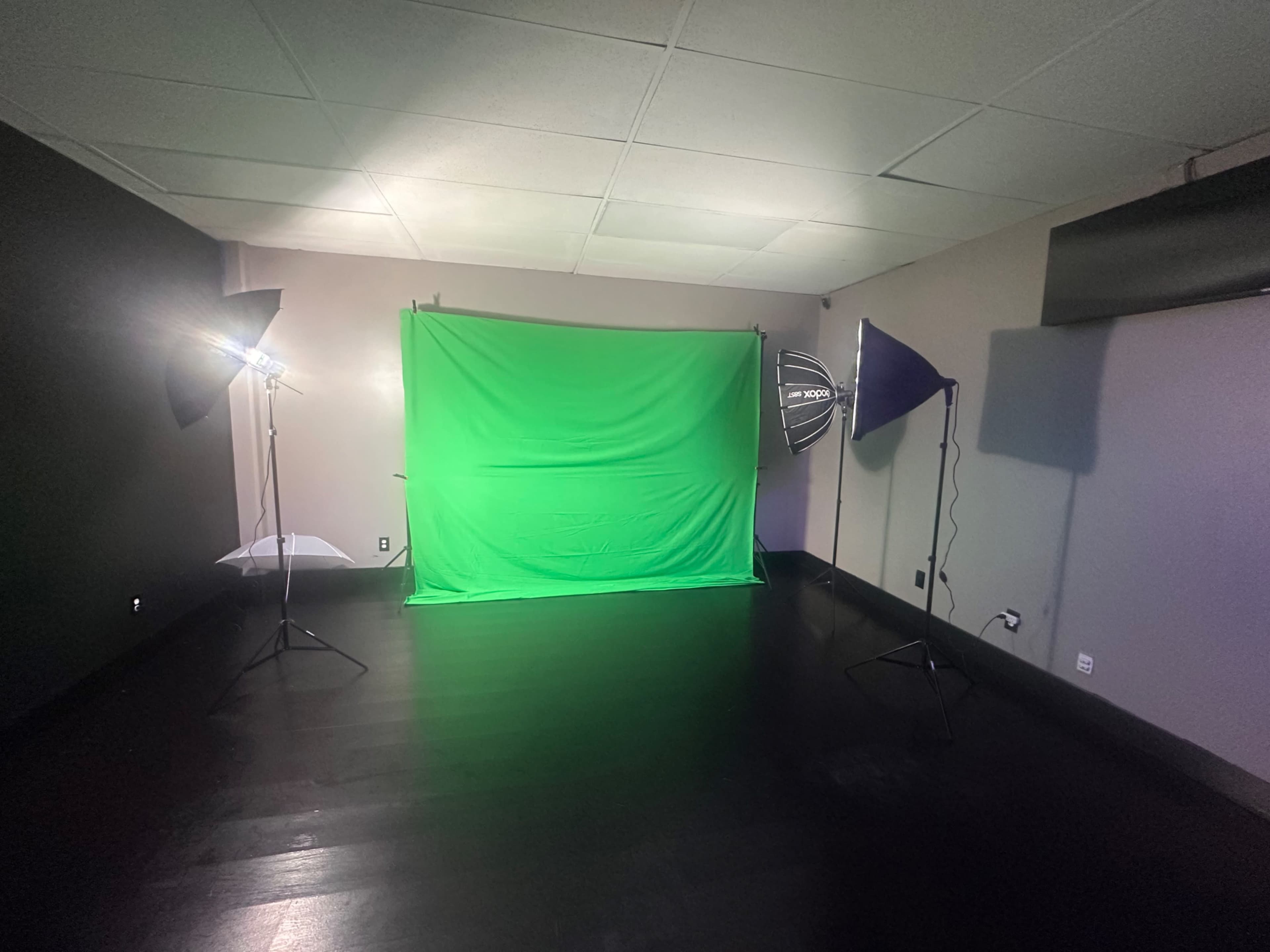 Premier Photo, Content, and Entertainment Venue Image in Oak Park, Oak Park, MI