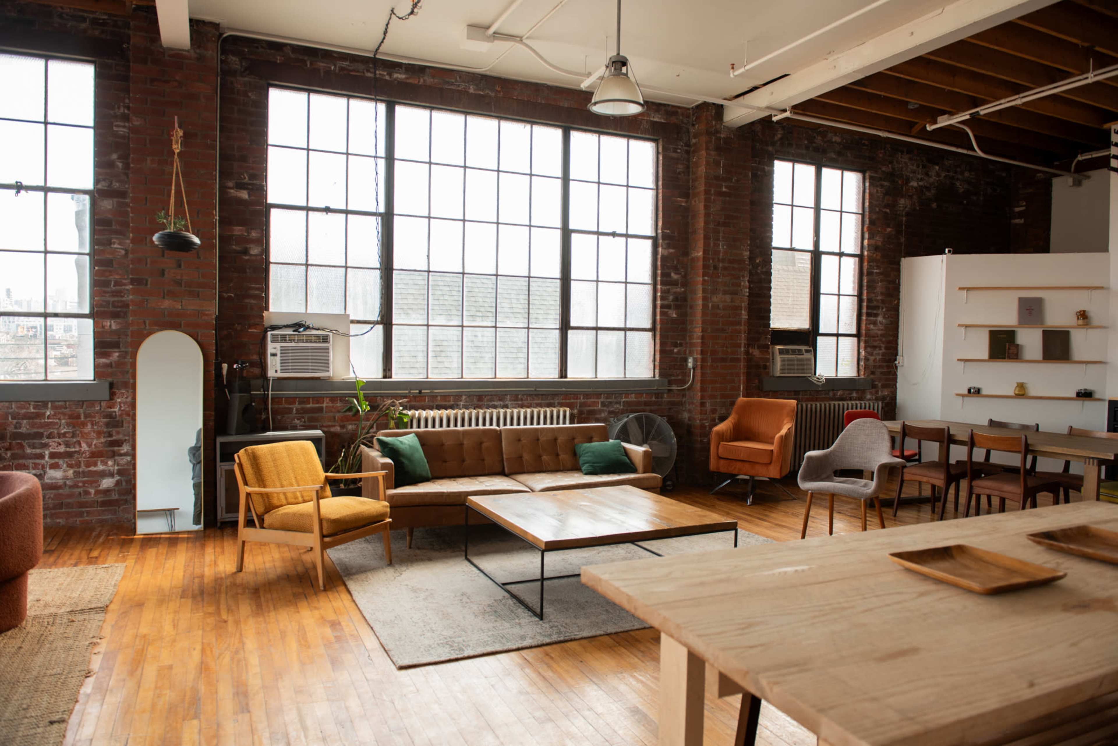 Modern Loft Meeting Space with Full Kitchen Perfect for your next Offsite Image in Niagara, Toronto, ON