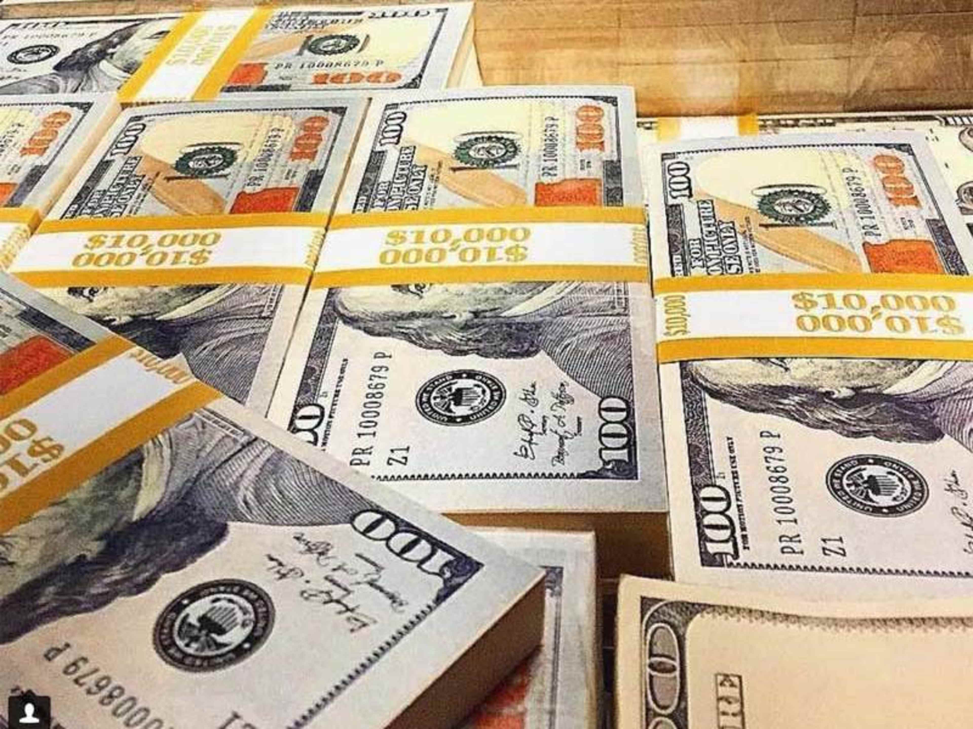 $10,000 Filler Prop Money / blank in the middle