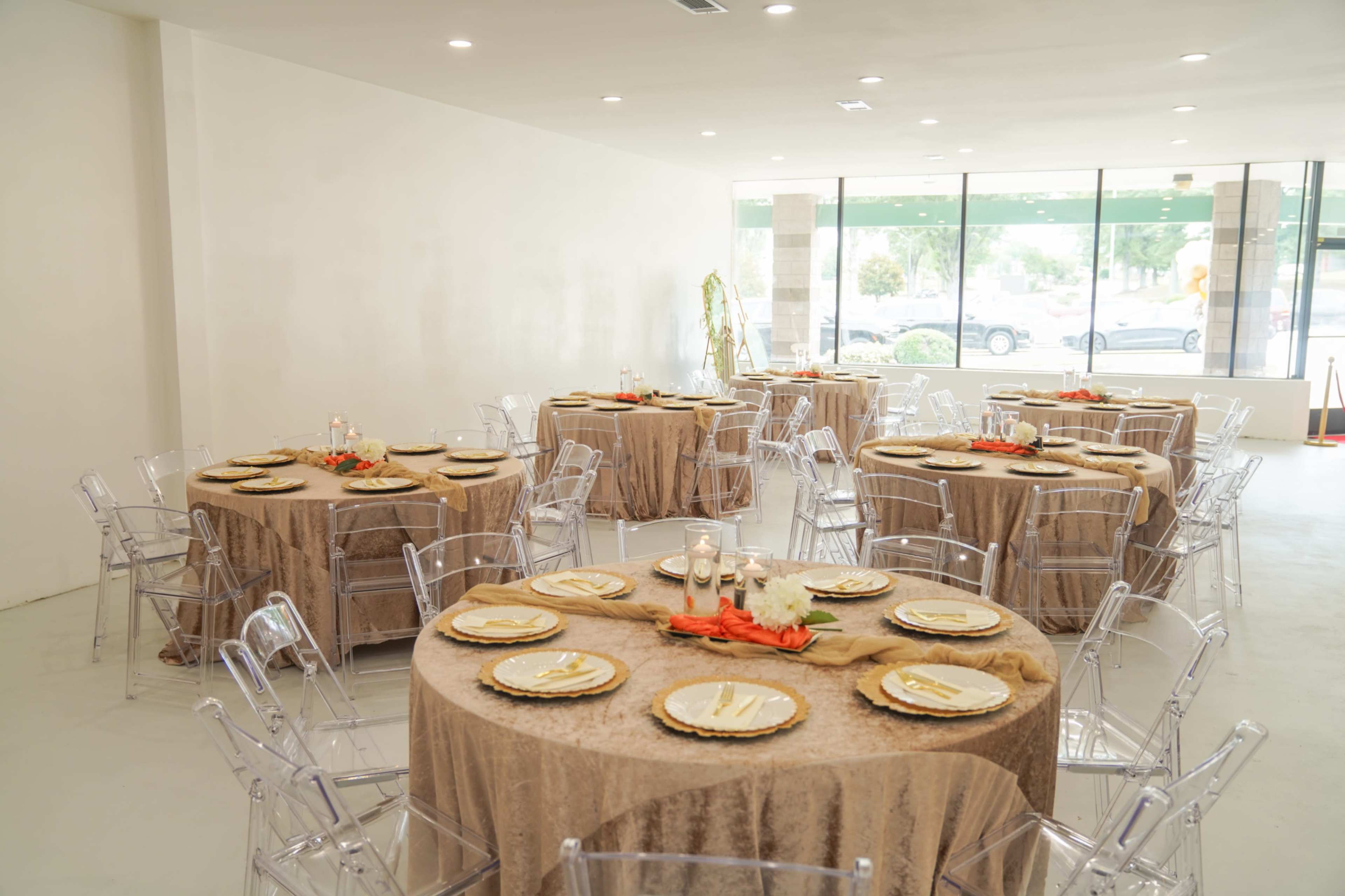 Bright & Chic GALLERY-STYLED Venue with GLAM TOUCHES Image in Morrow, Morrow, GA