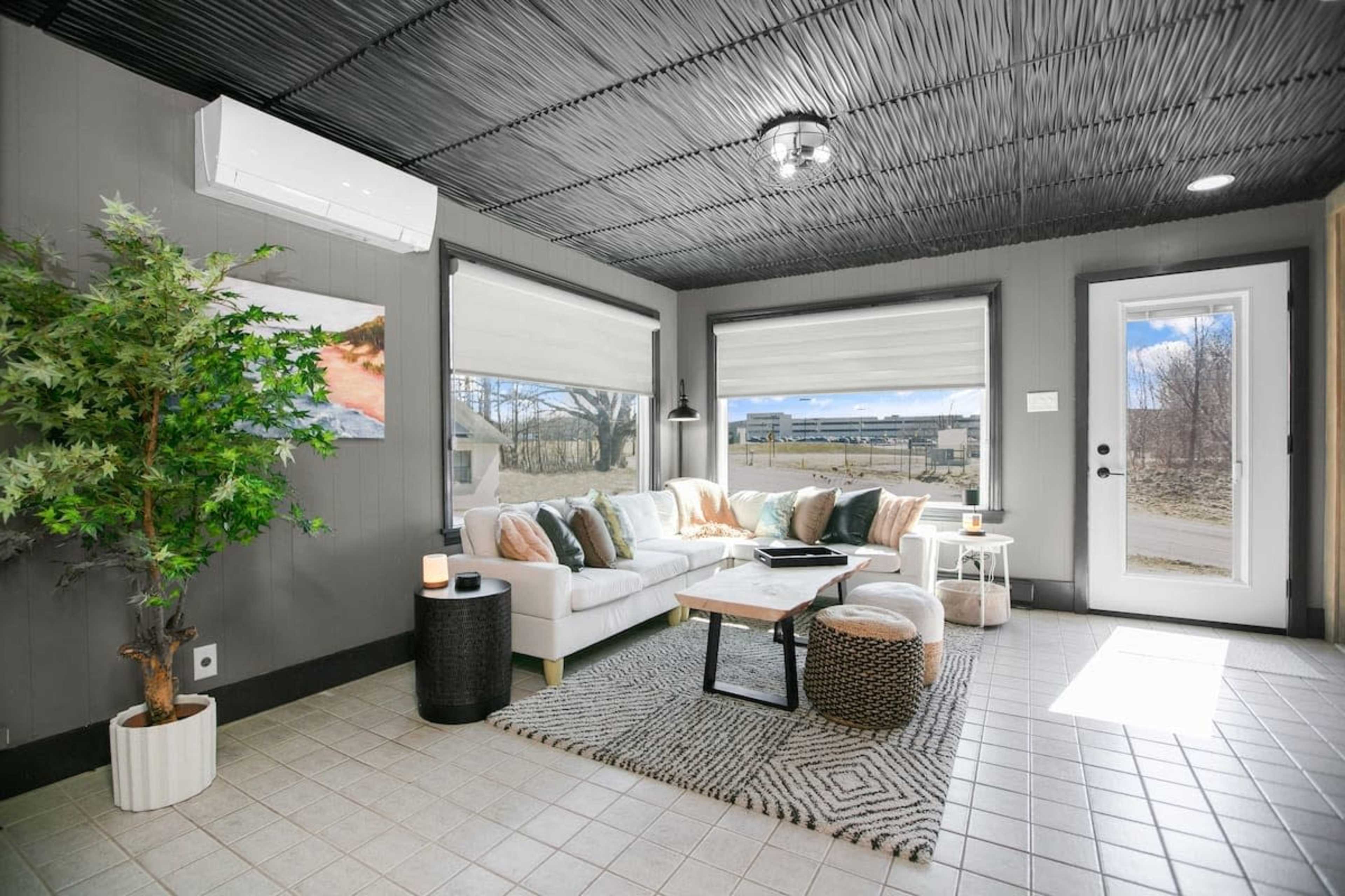 Modern Woodland Cottage Retreat in New Buffalo Image in New Buffalo Township, NEW BUFFALO, FM