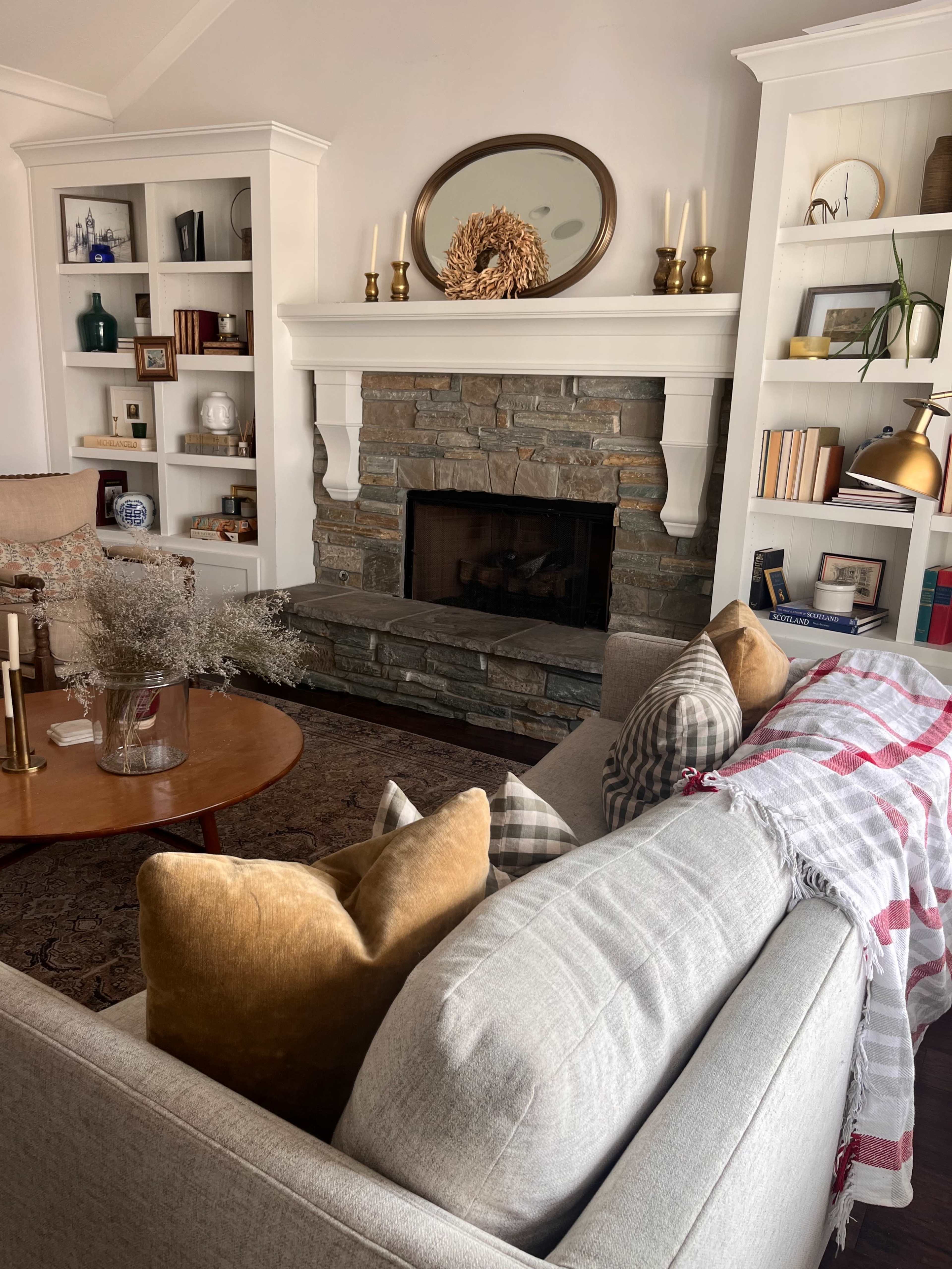 Suburban home (2500 sq ft), located on a quiet street with mountain views. Image in Springville, Springville, UT