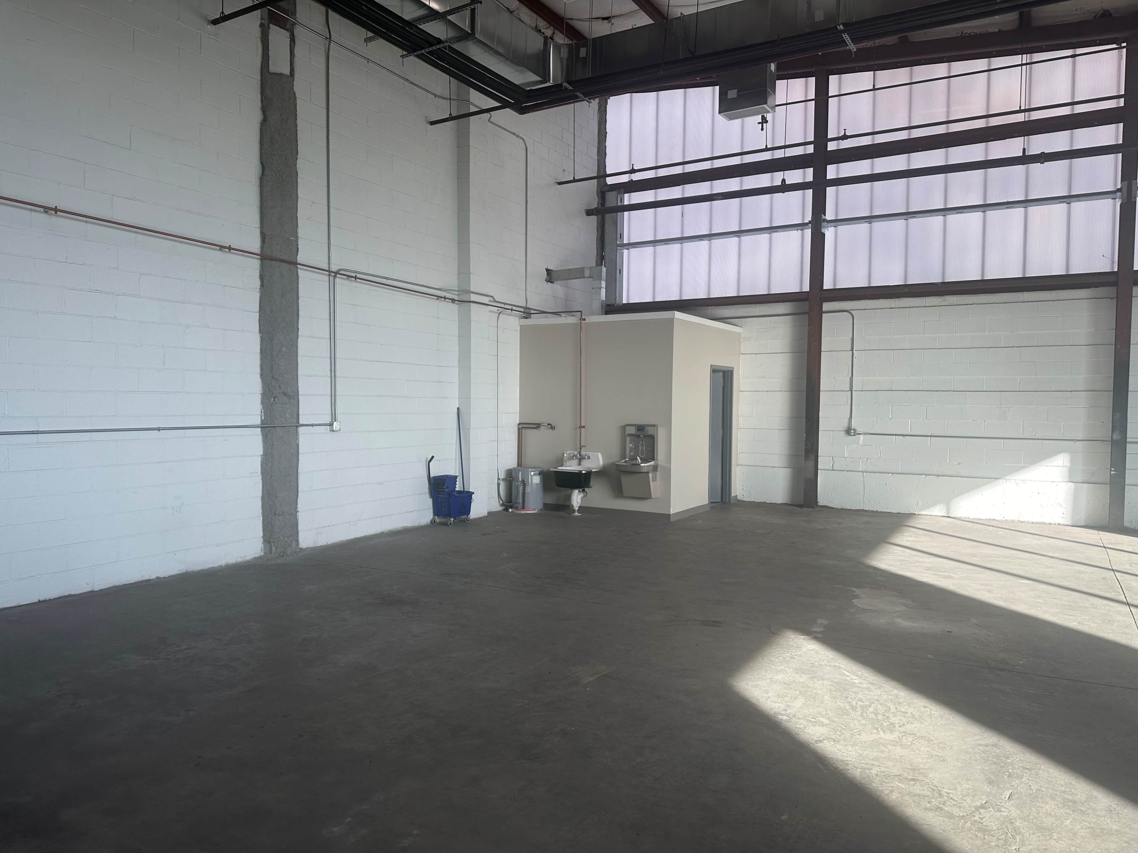 Open warehouse space 5,000 SQ FT with Heating and cooling. Image in Brownsville, Brooklyn, NY