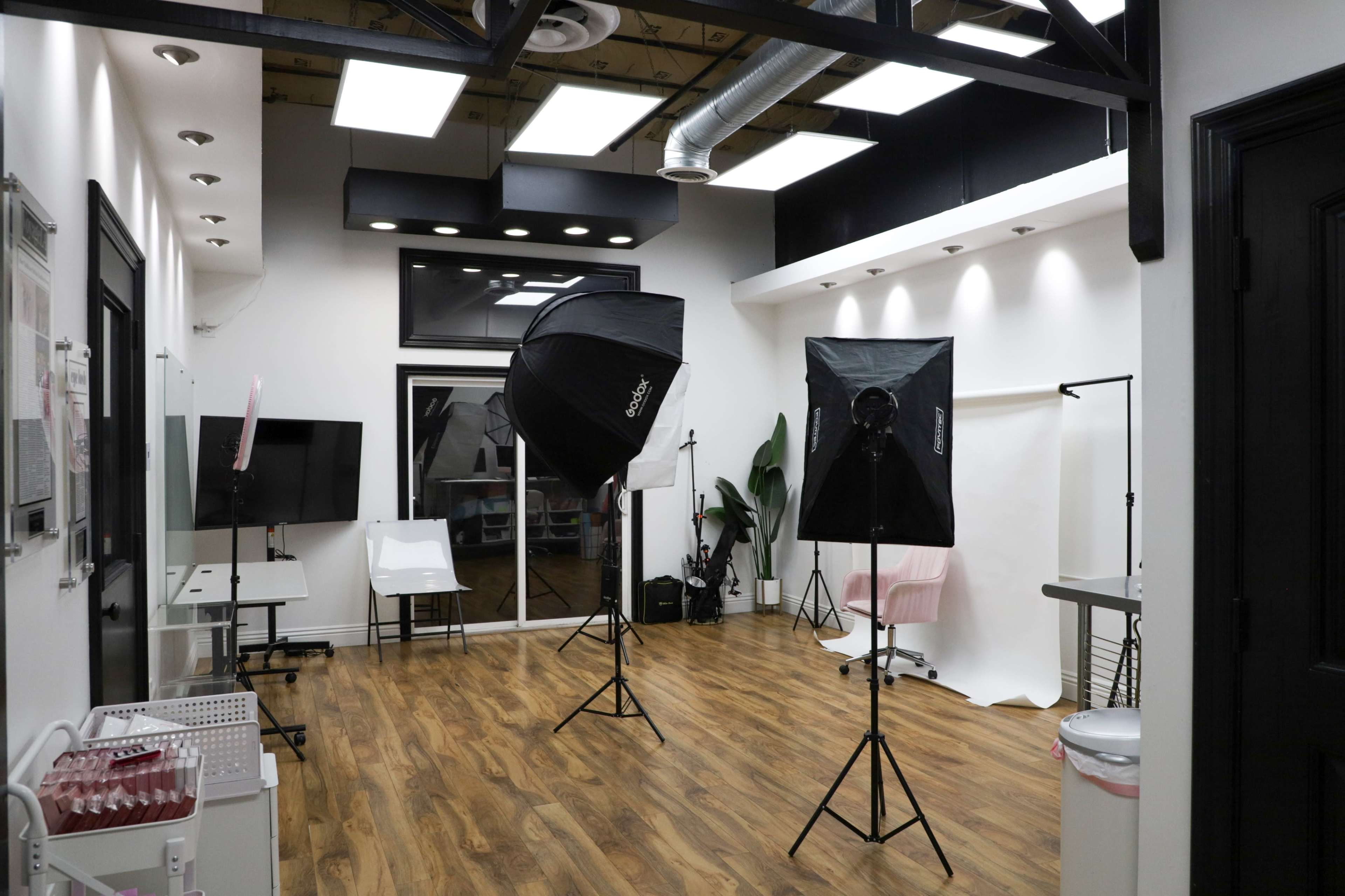 Chic Creative Studio for Photo, Video, Podcast & Events Image in Aliso Viejo, Aliso Viejo, CA