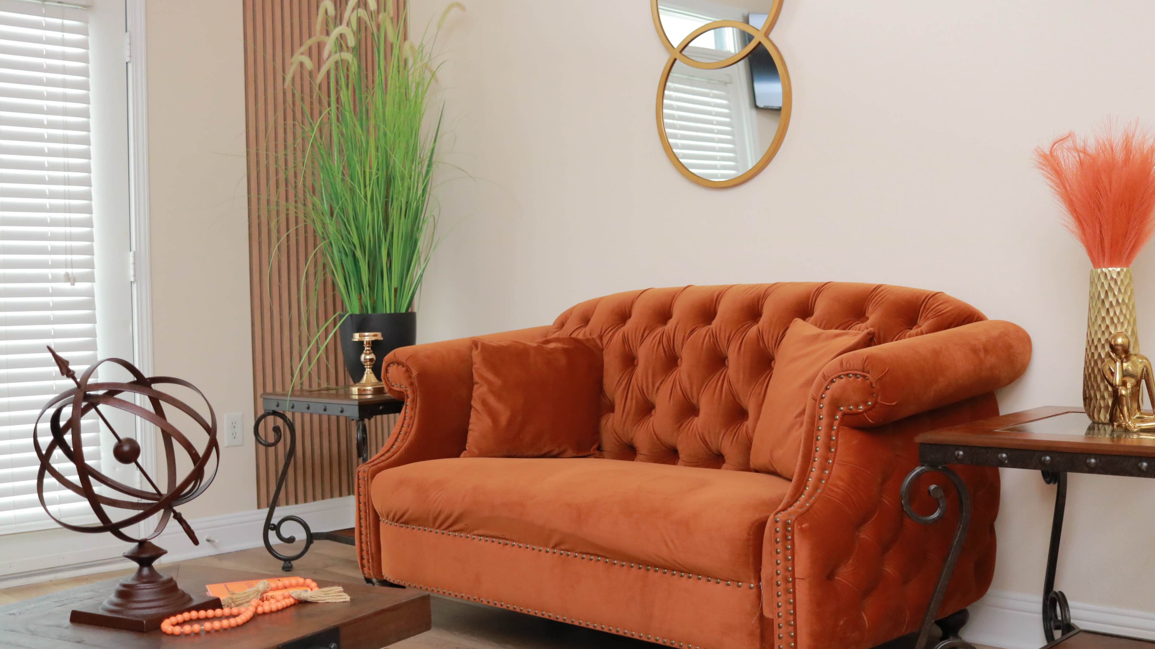 Upscale Downtown Apartment with Chic Interior & Natural Lighting Image in Meyerland Area, Houston, TX