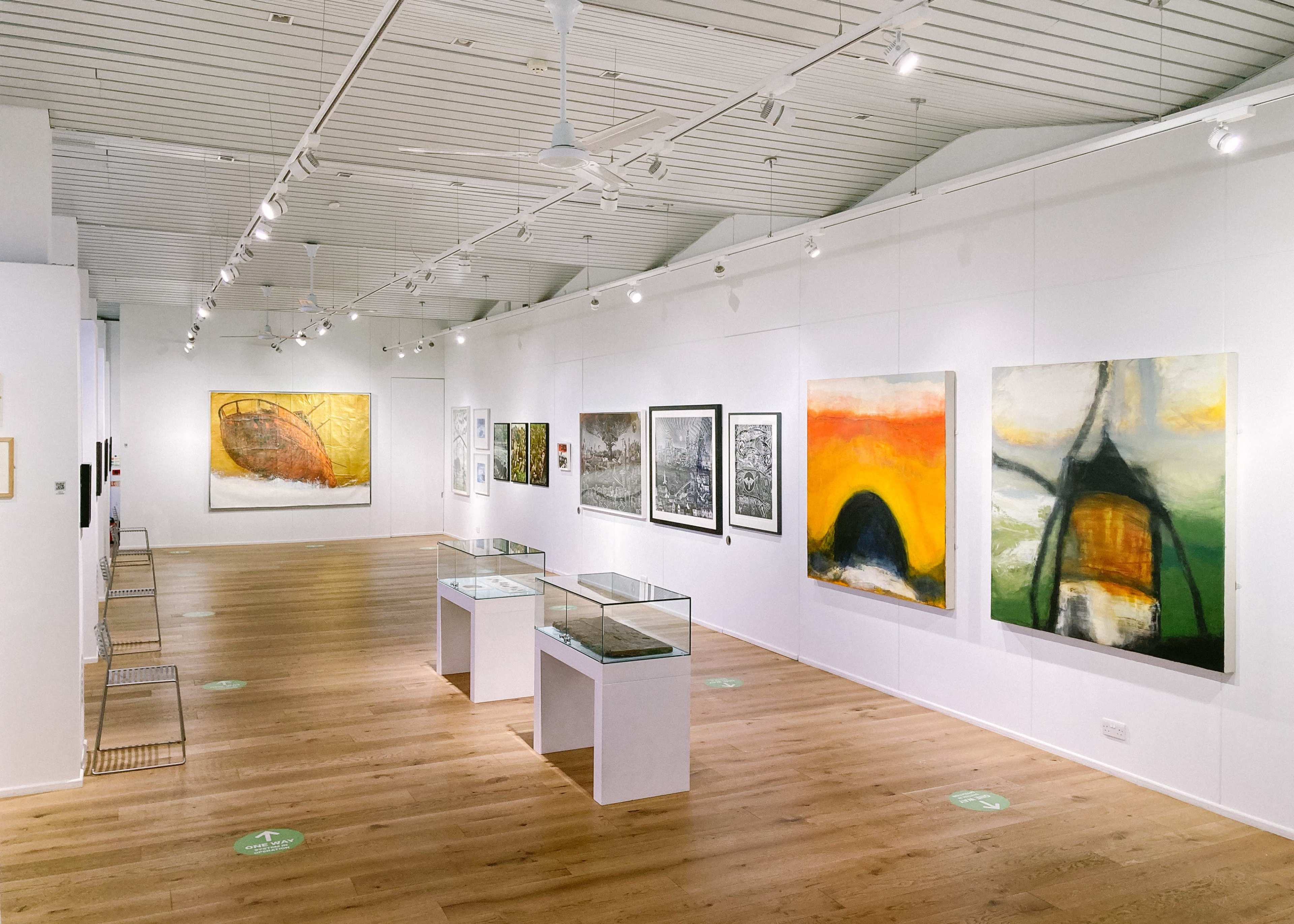 Central Riverside Gallery with City View Image in London, London, ENG