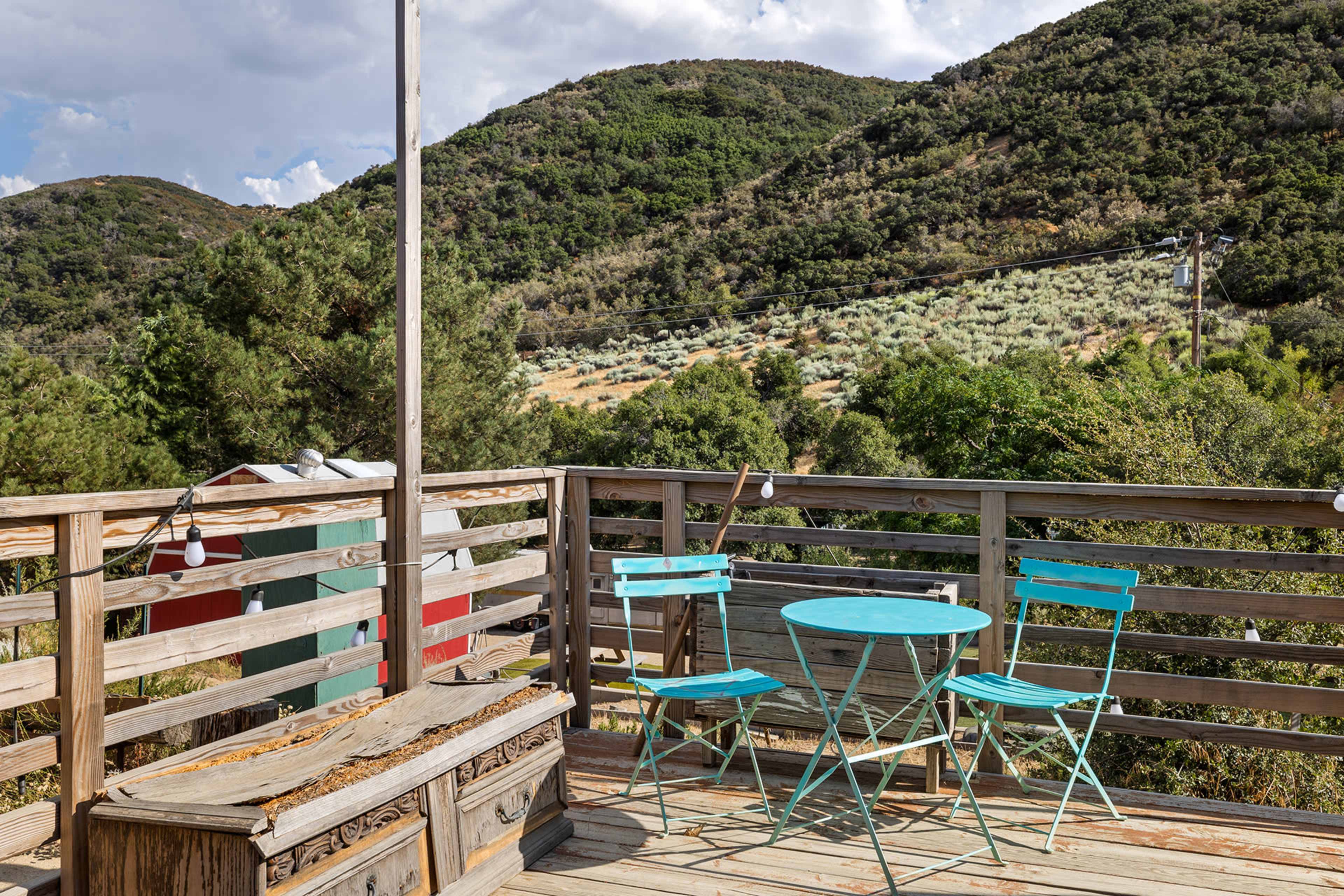 Cozy Yurt with Desert and Mountain Views Image in , Leona Valley, CA