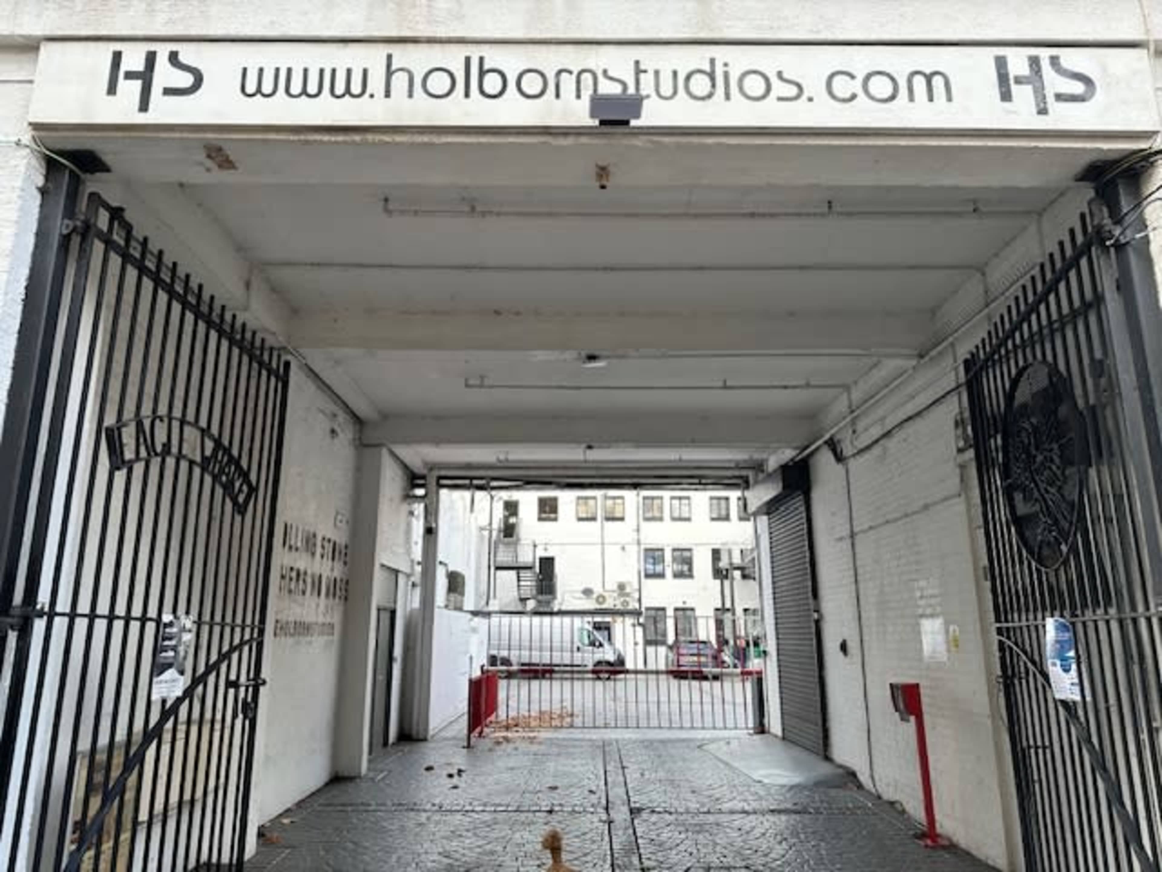 STUDIO 3 Black Out Image in Hoxton, London, ENG