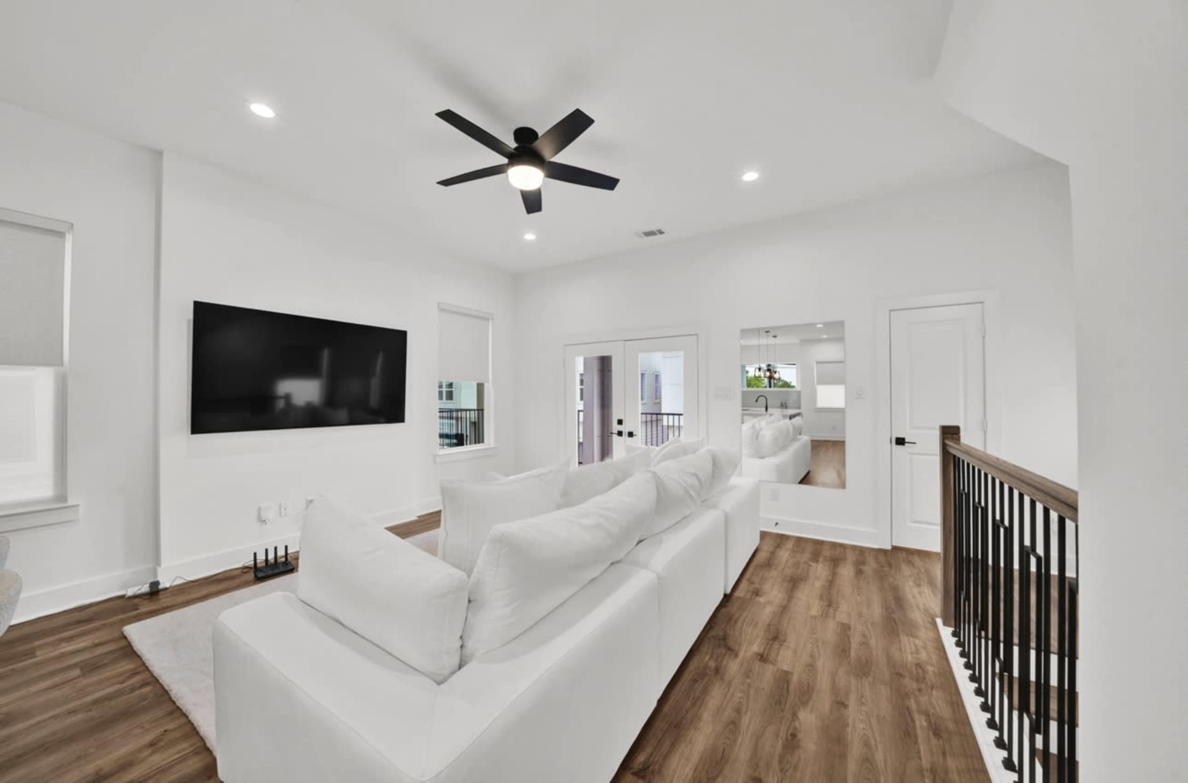 Modern luxury 2BR Home with Balcony + Full Kitchen near Galleria Image in Northside, Houston, TX