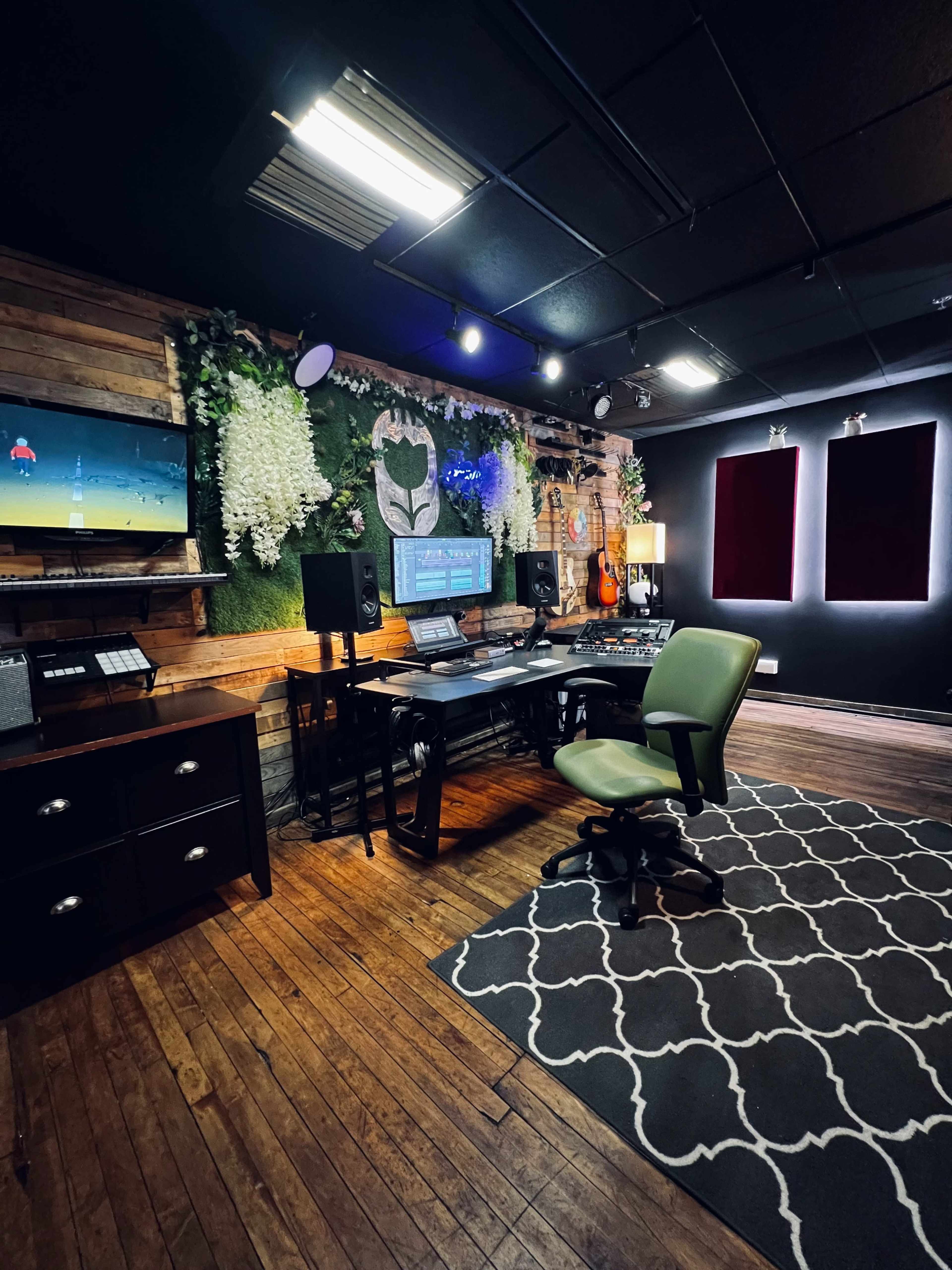 Downtown Recording Studio with Vocal Booth Image in Chicago Loop, Chicago, IL